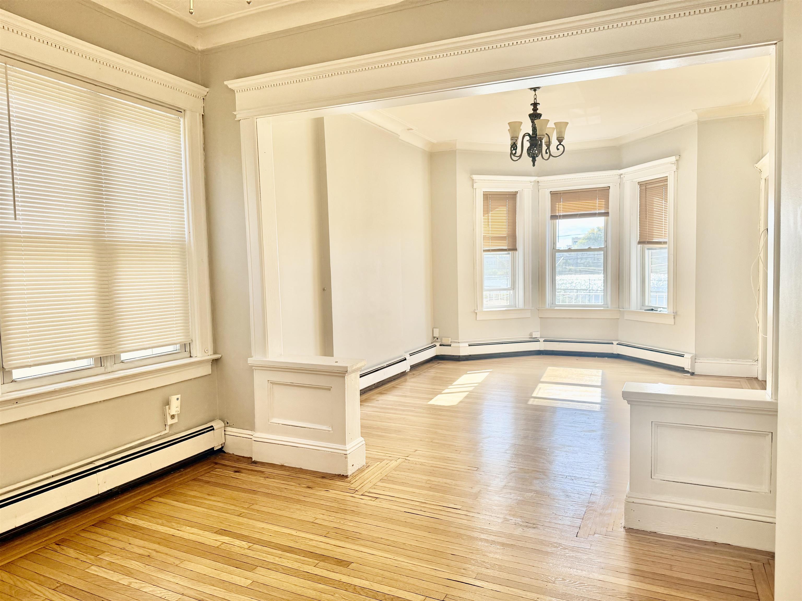 206 HIGHPOINT AVE Unit: 2