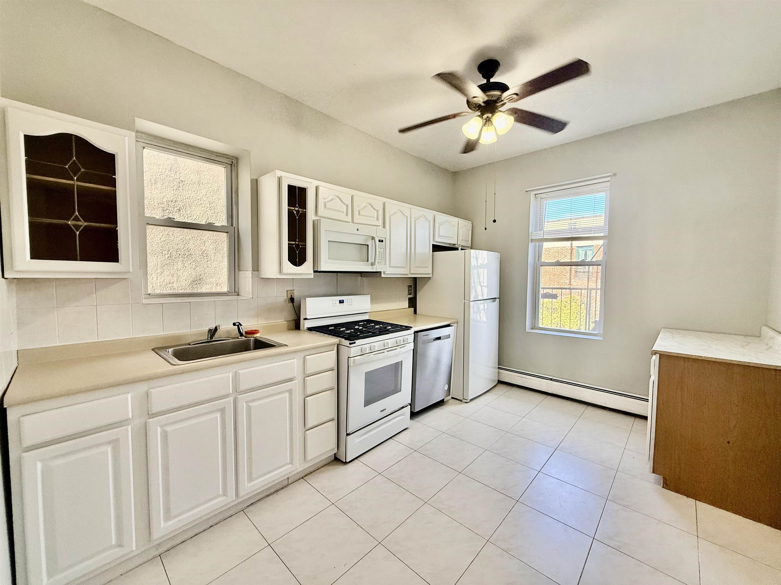 206 HIGHPOINT AVE Unit: 2