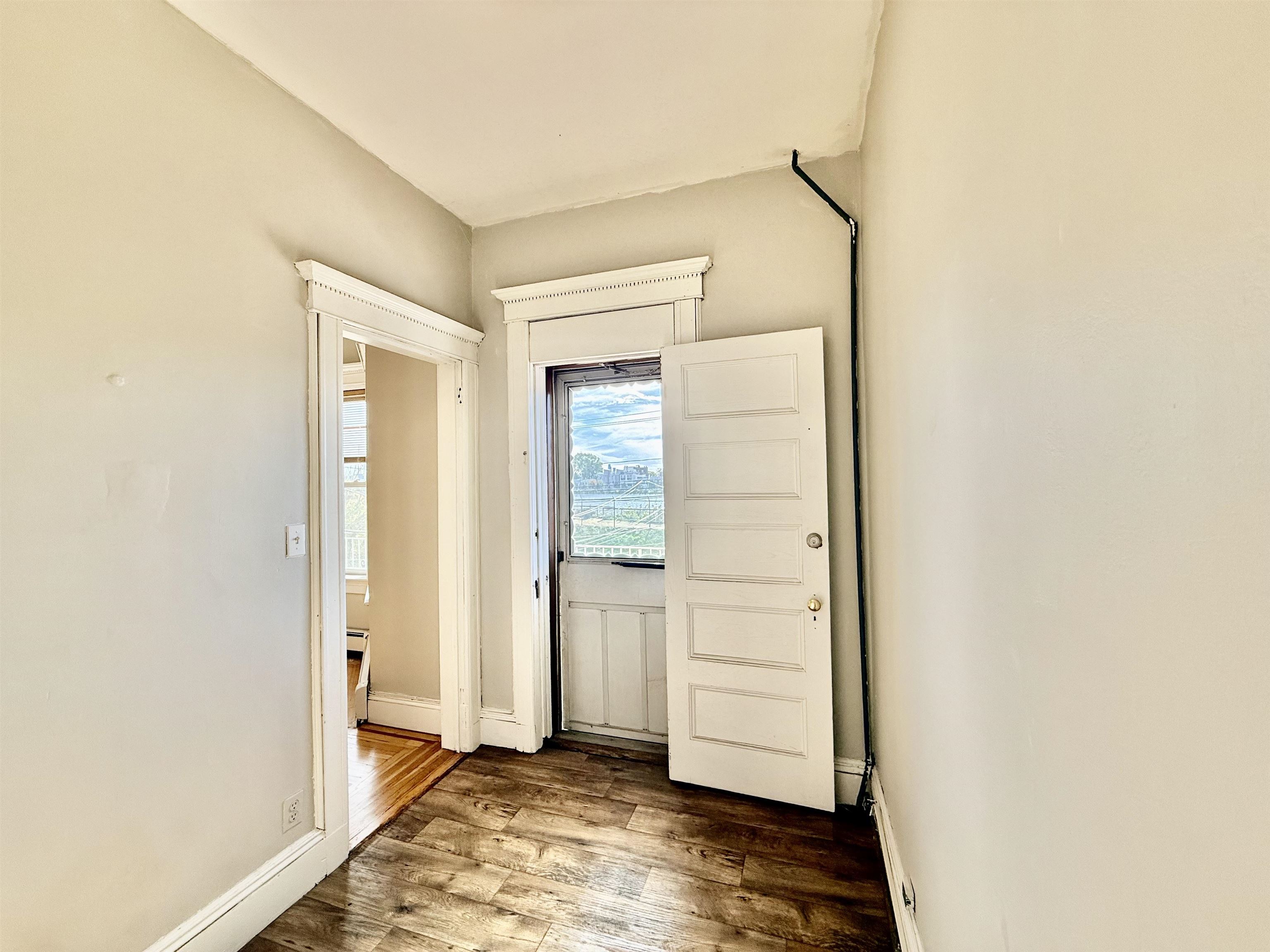206 HIGHPOINT AVE Unit: 2