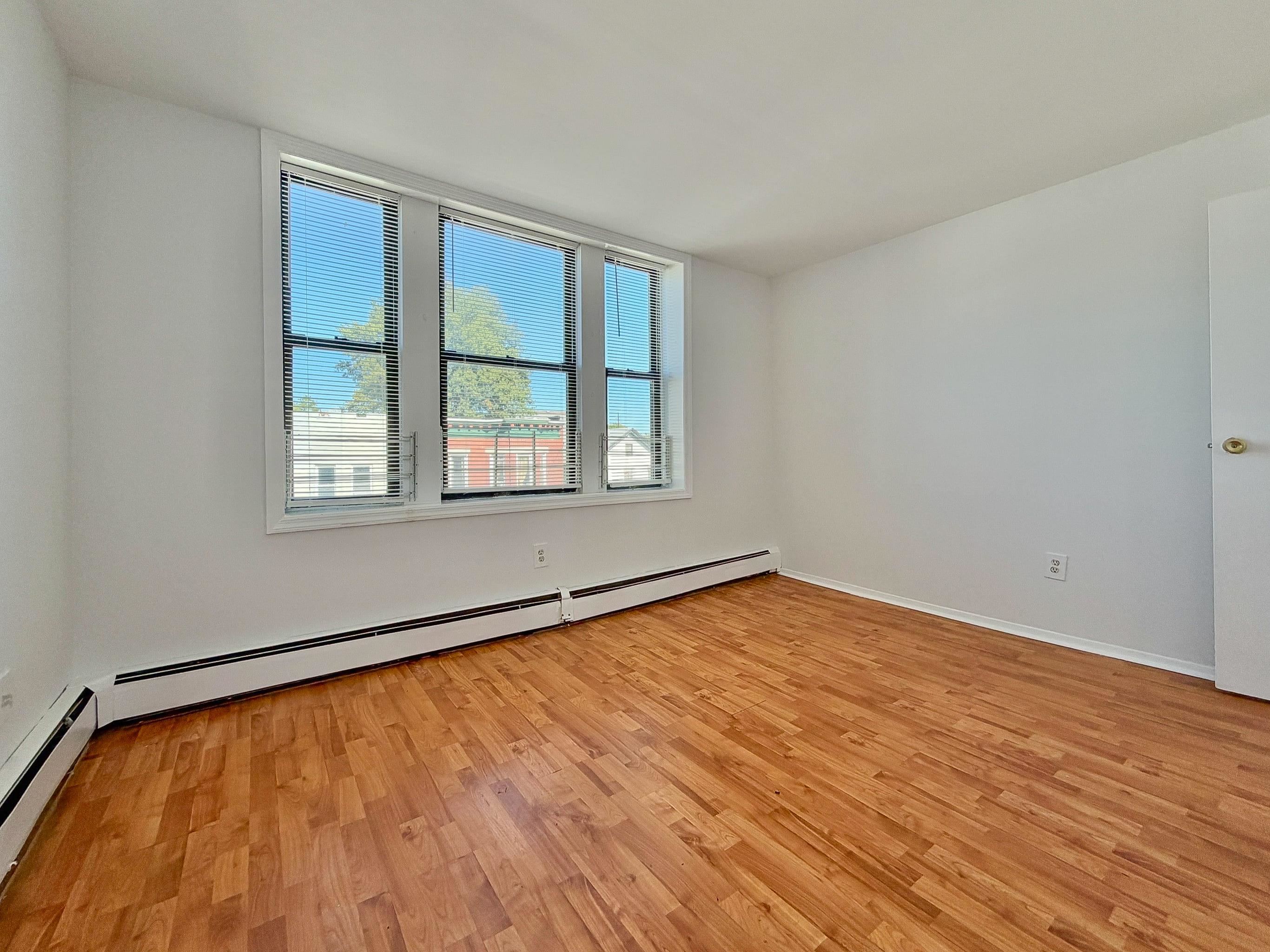 787 SUMMIT AVE Unit: 11