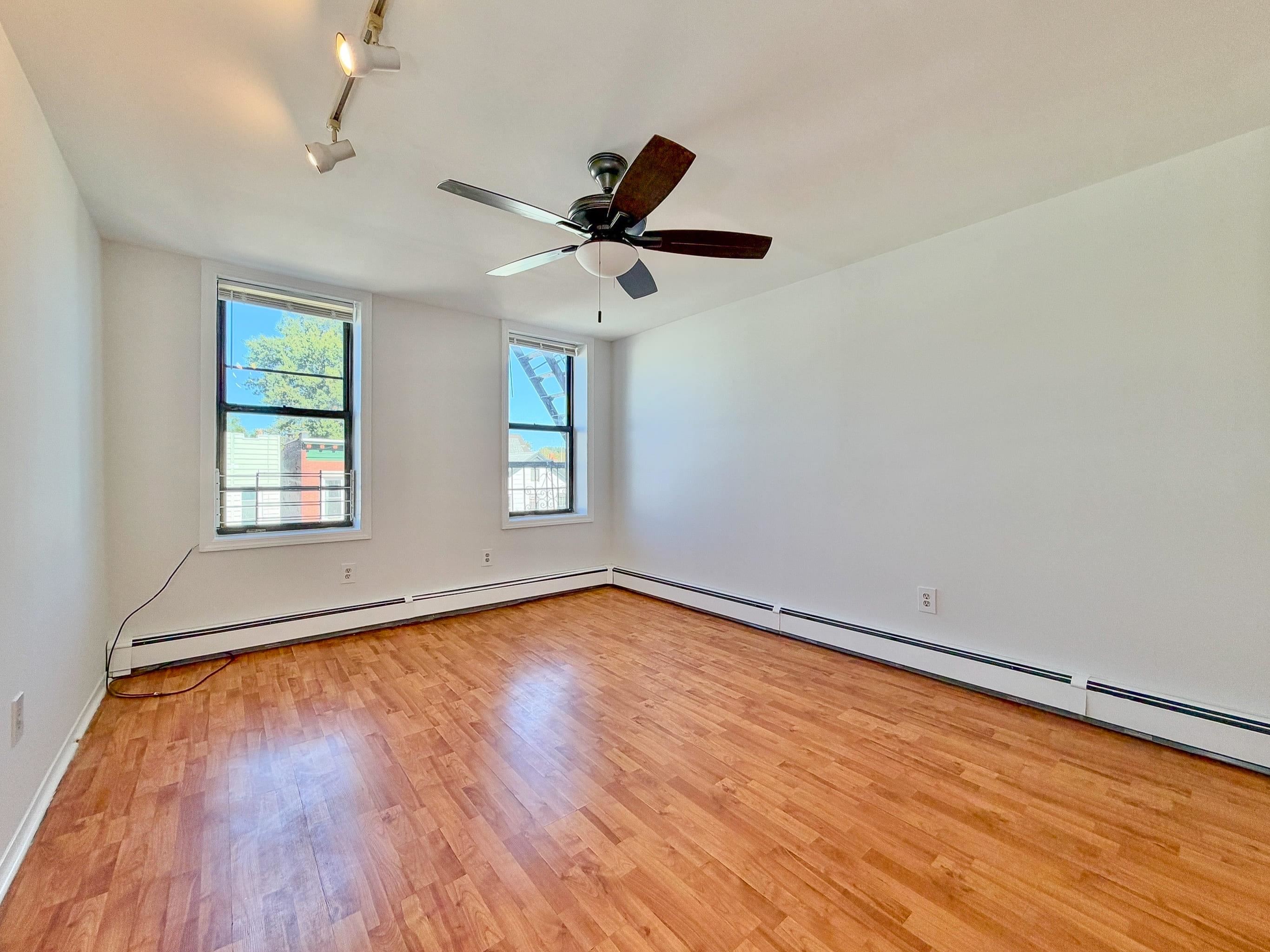 787 SUMMIT AVE Unit: 11