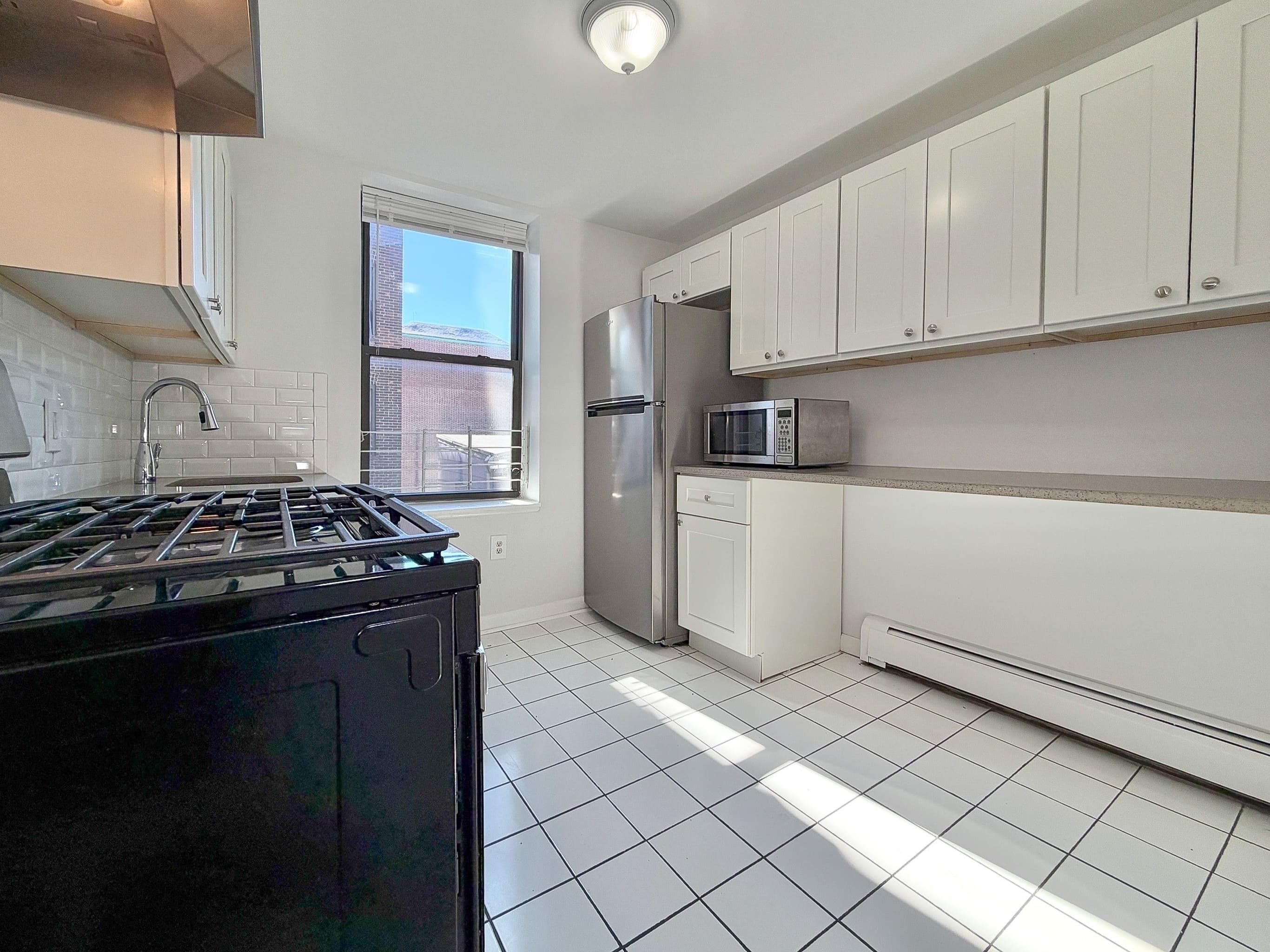 787 SUMMIT AVE Unit: 11