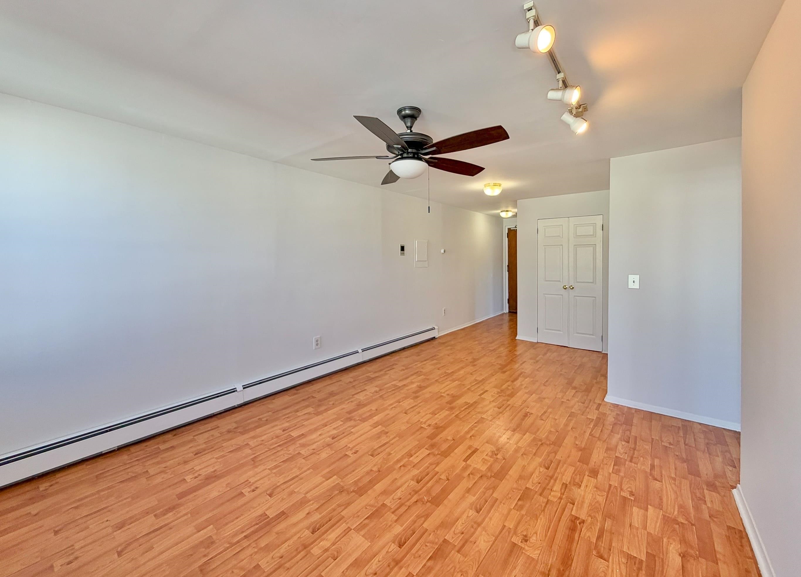 787 SUMMIT AVE Unit: 11