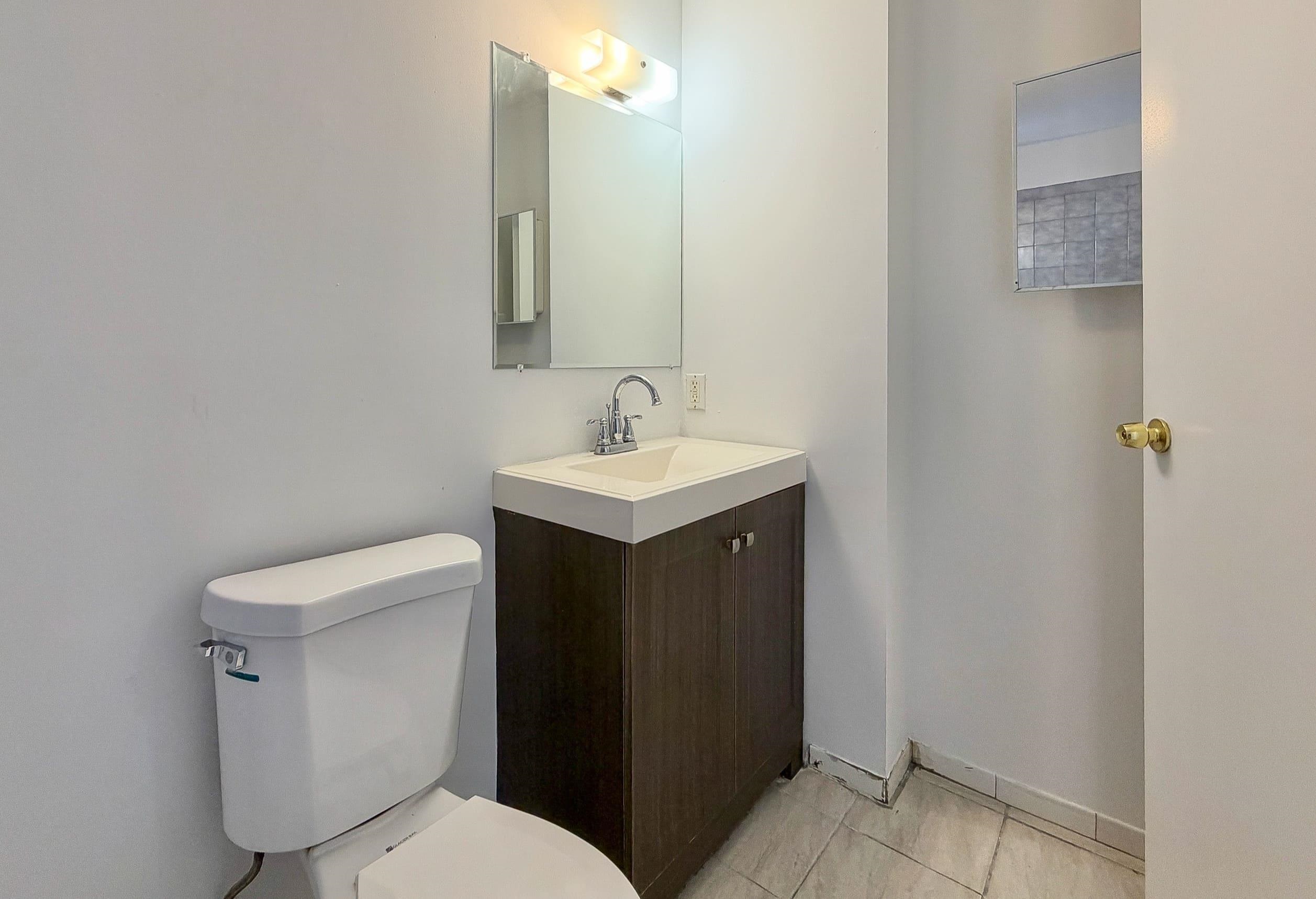 787 SUMMIT AVE Unit: 11