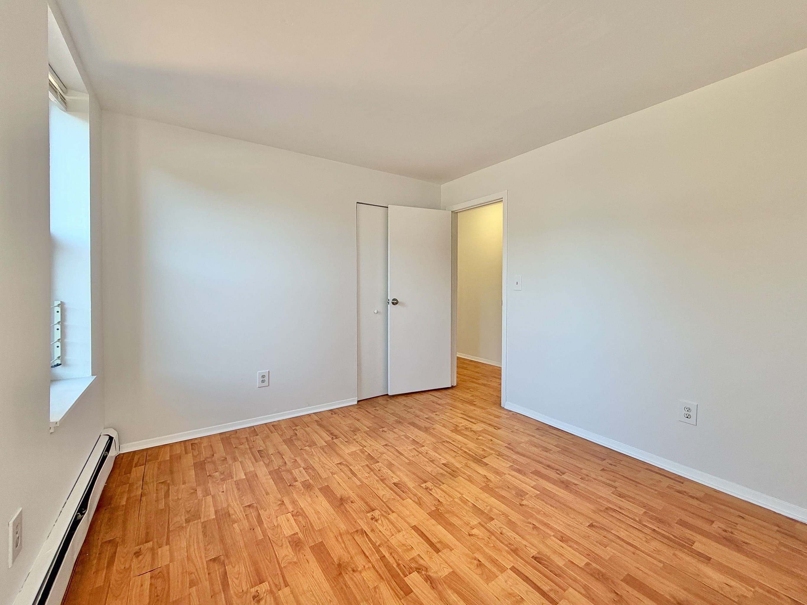 787 SUMMIT AVE Unit: 11
