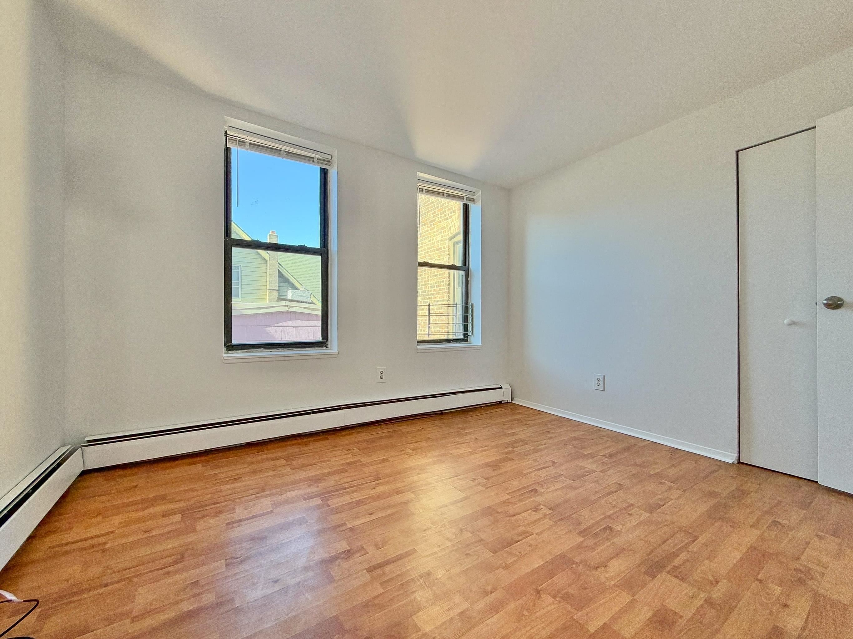 787 SUMMIT AVE Unit: 11