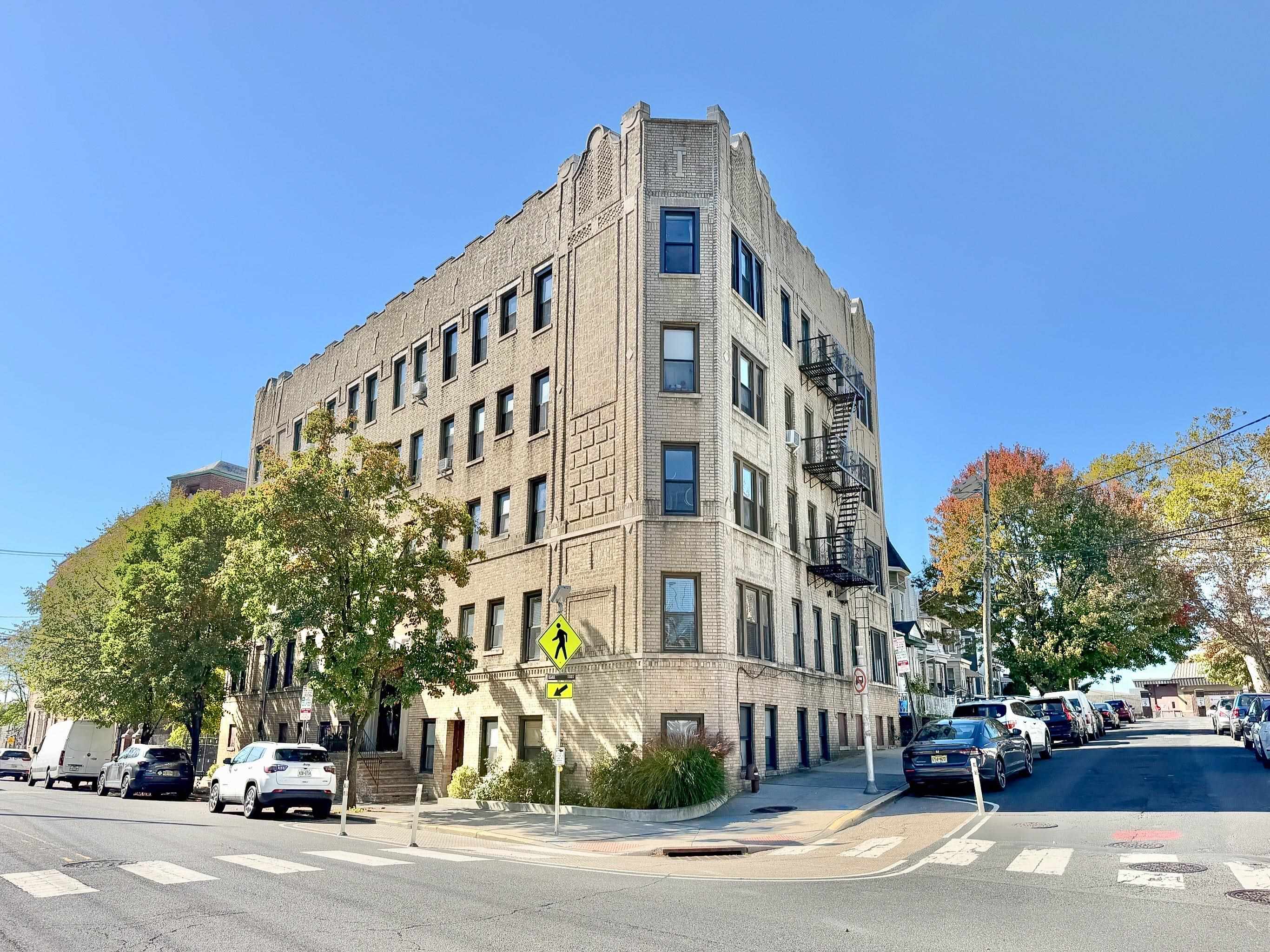 787 SUMMIT AVE Unit: 11