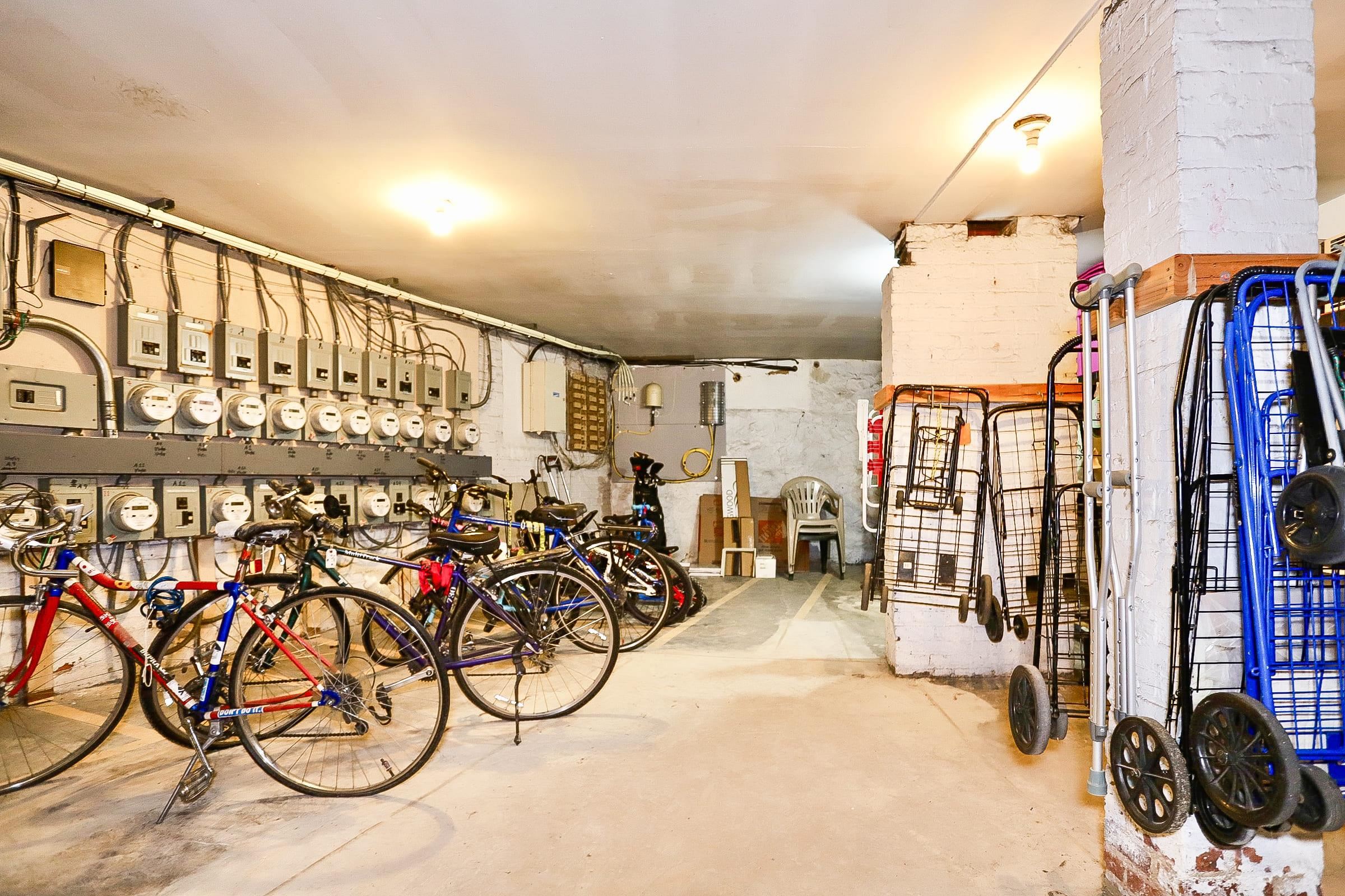 787 SUMMIT AVE Unit: 11
