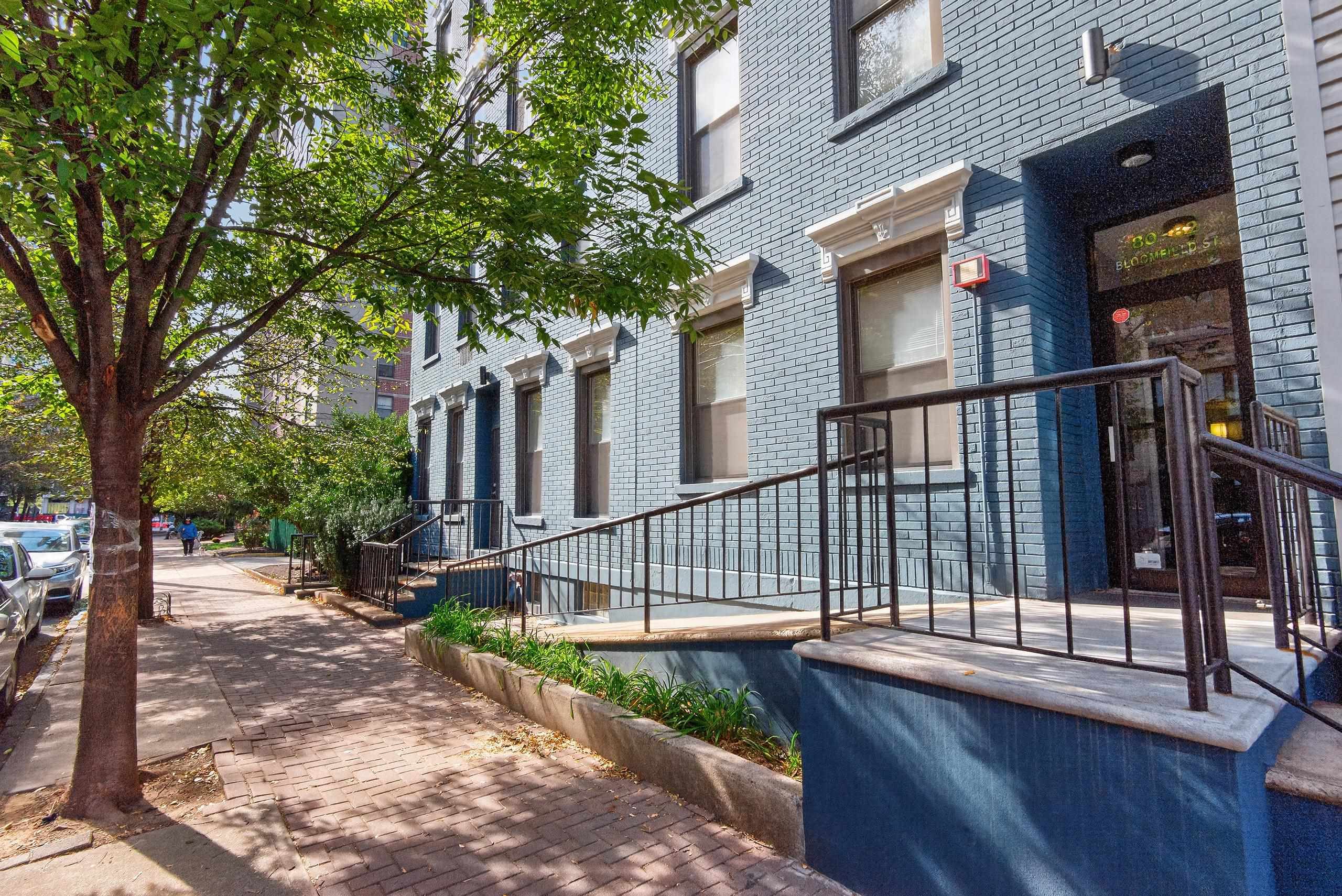 82 BLOOMFIELD ST