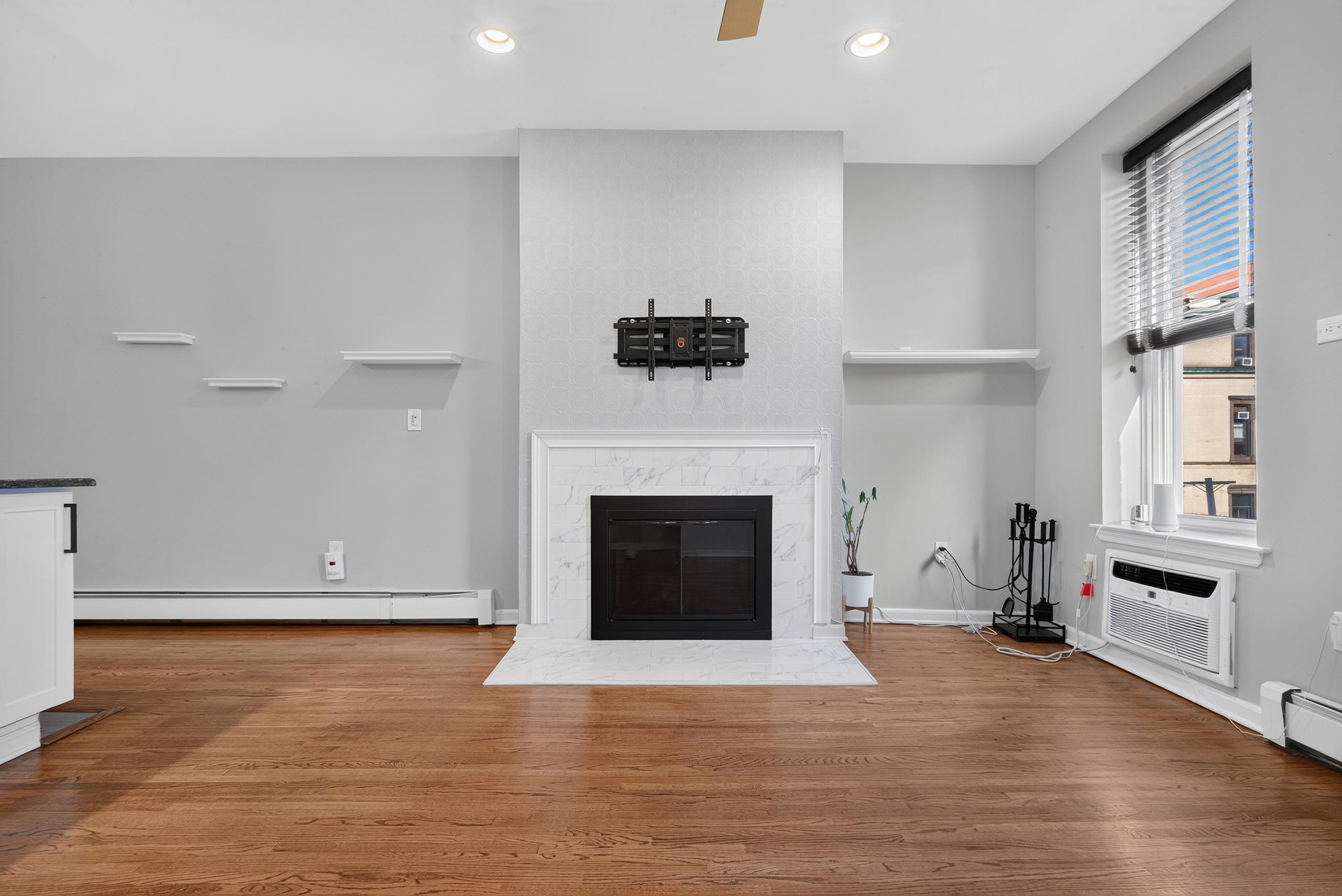 82 BLOOMFIELD ST