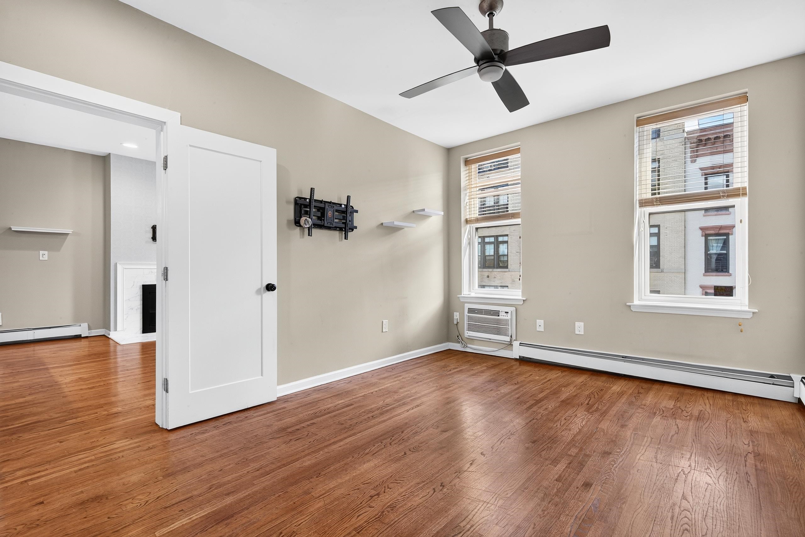 82 BLOOMFIELD ST