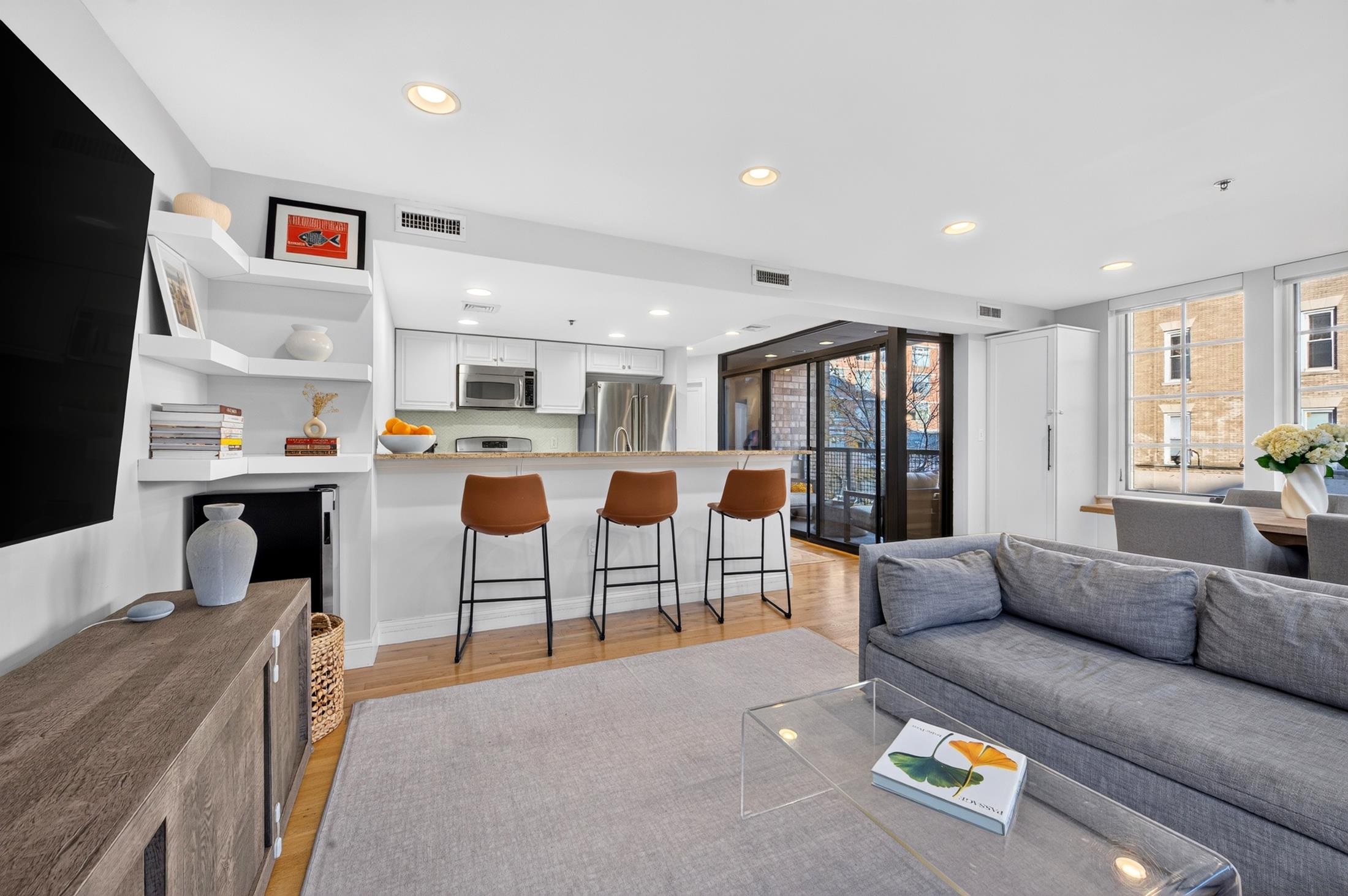 150 14TH ST Unit: 202