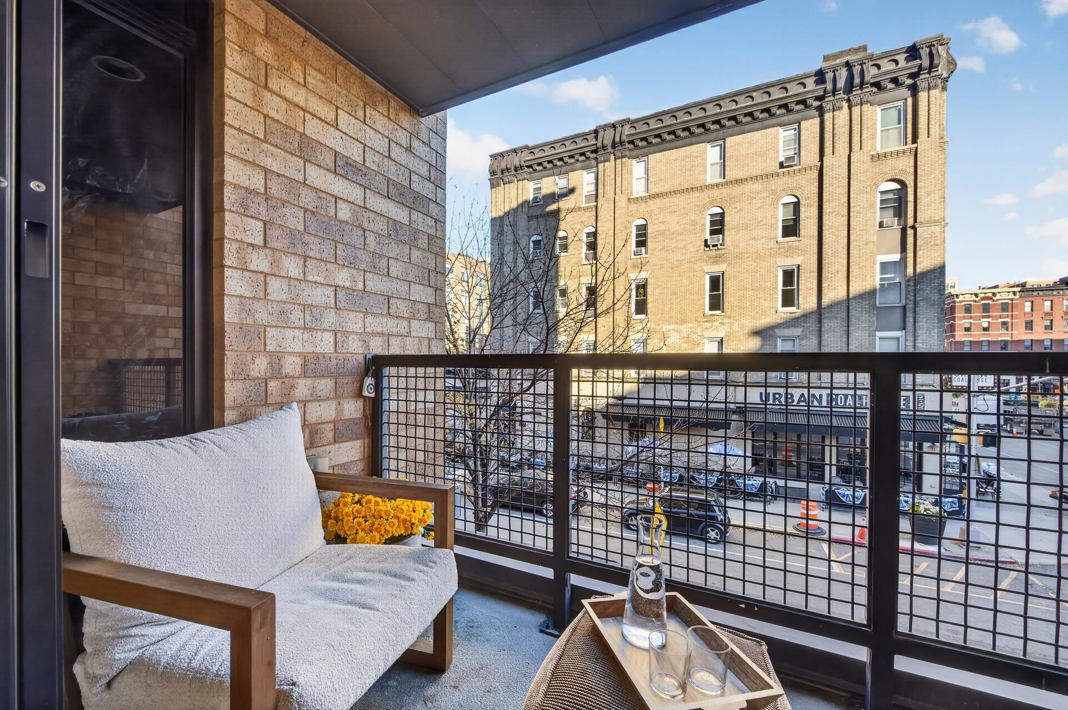 150 14TH ST Unit: 202