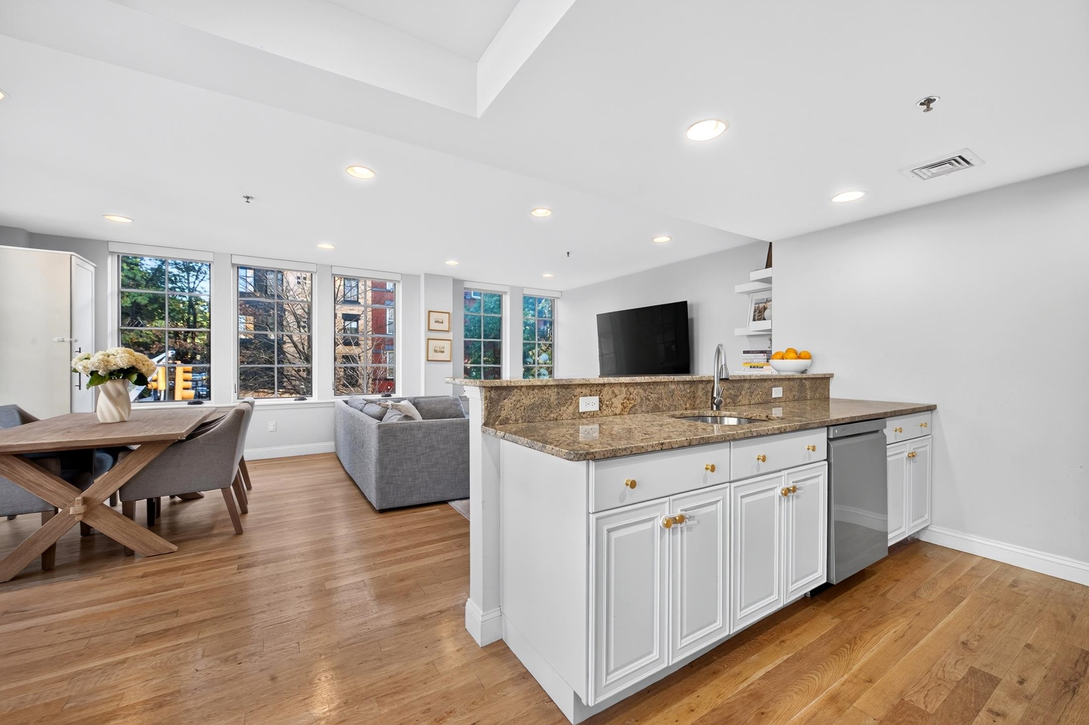 150 14TH ST Unit: 202