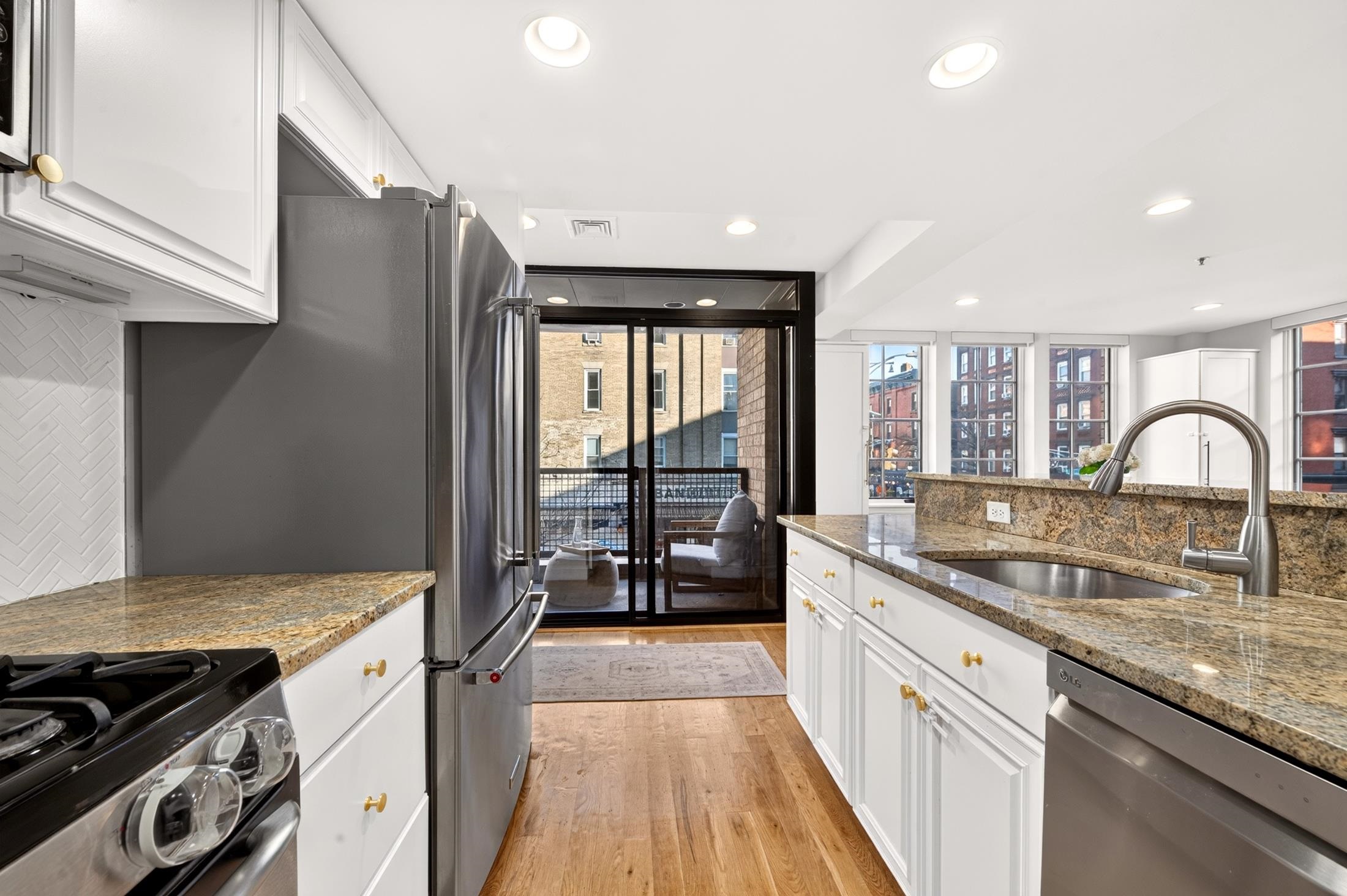 150 14TH ST Unit: 202
