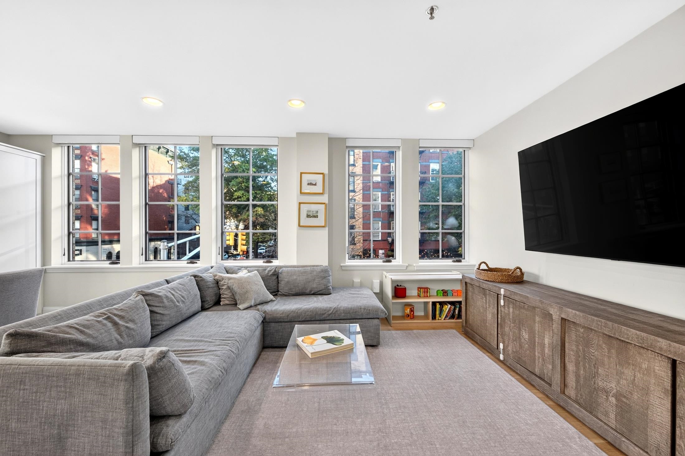 150 14TH ST Unit: 202