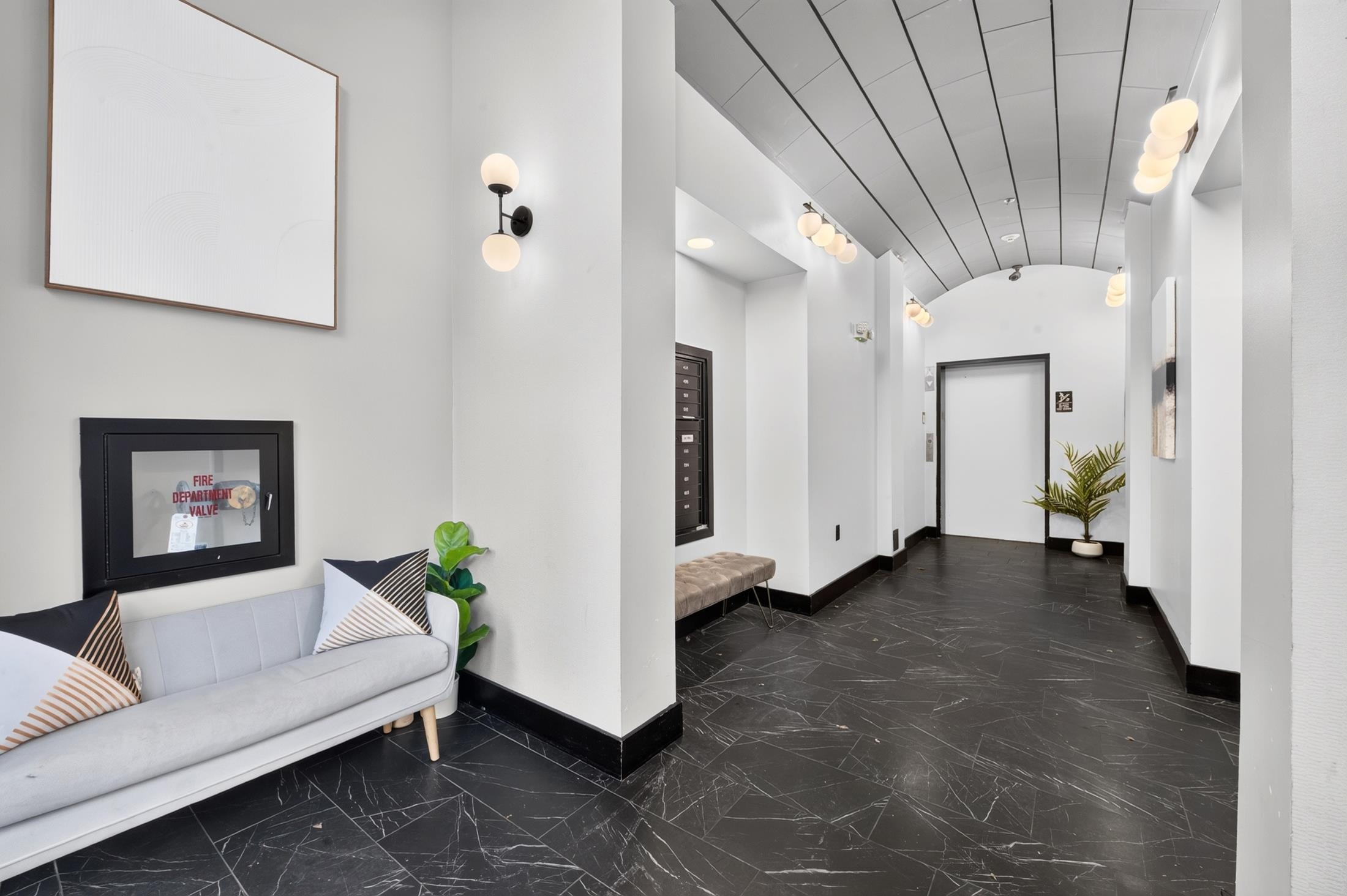 150 14TH ST Unit: 202