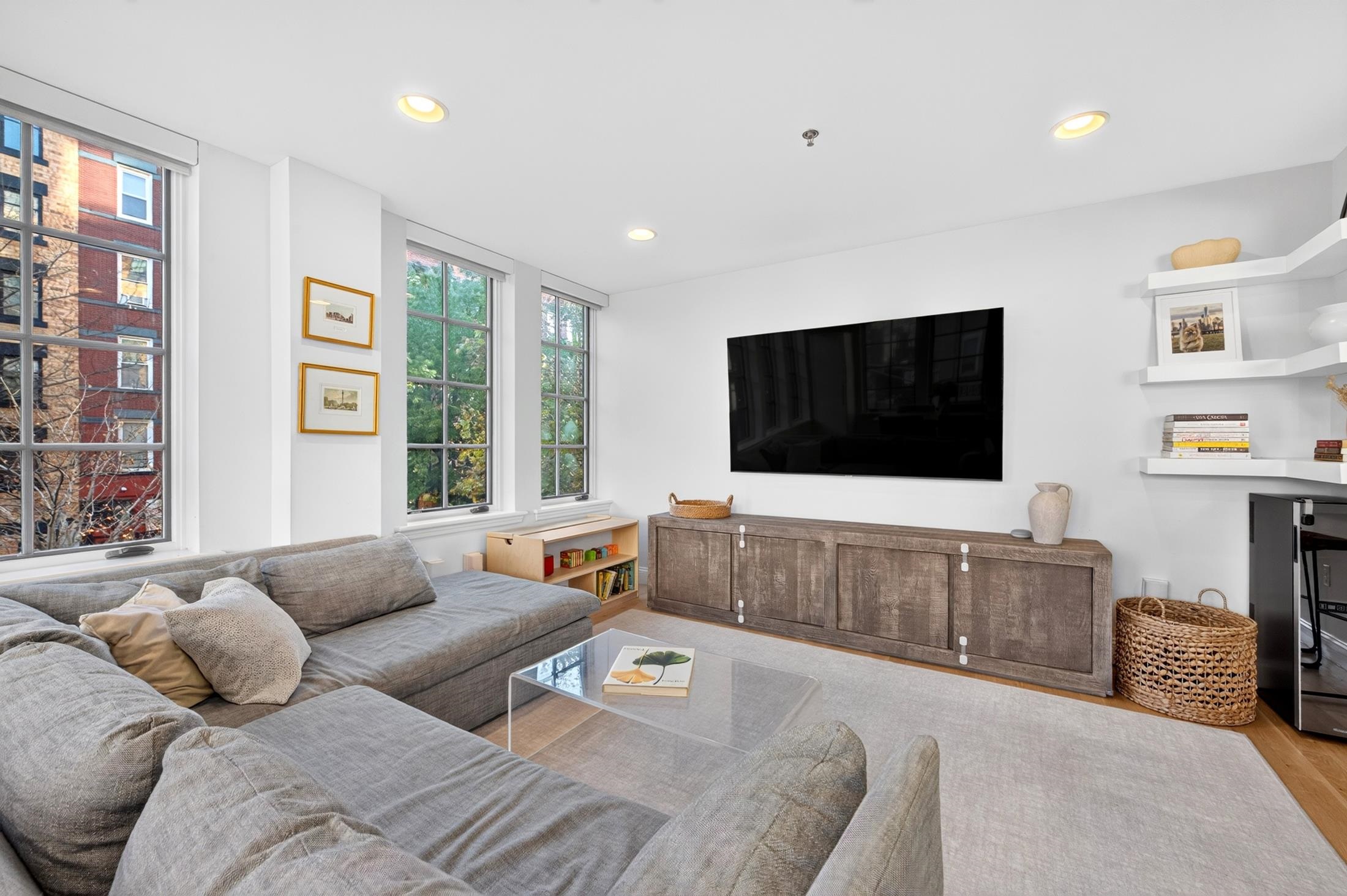 150 14TH ST Unit: 202
