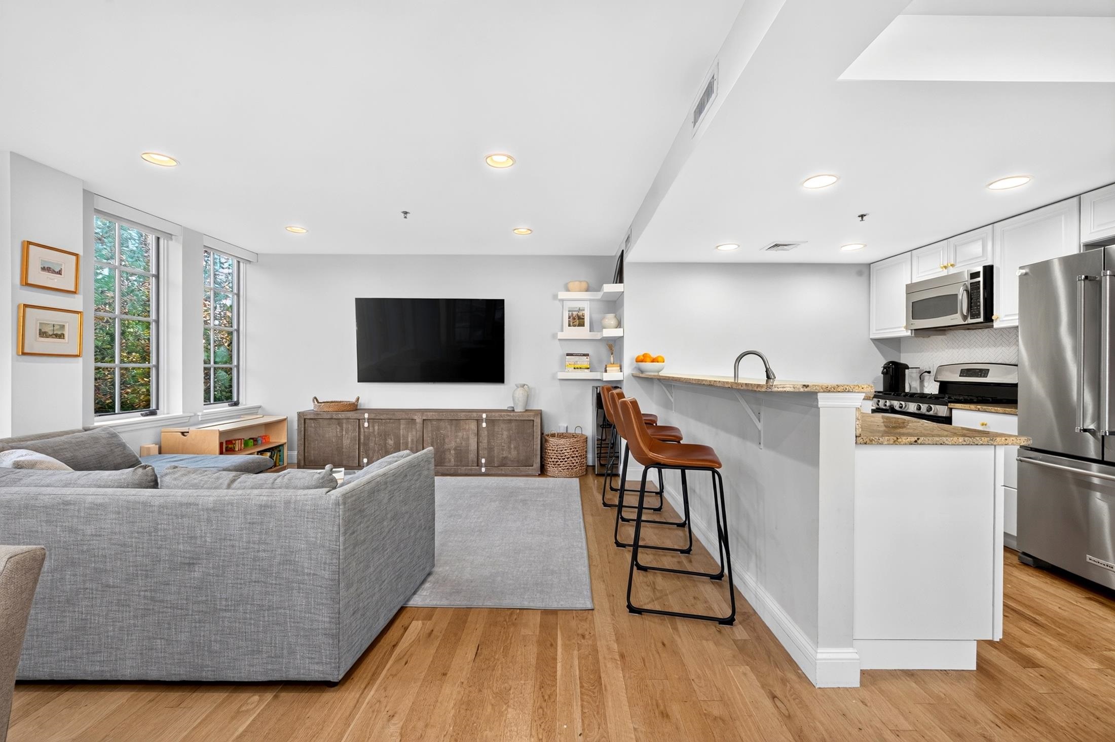 150 14TH ST Unit: 202