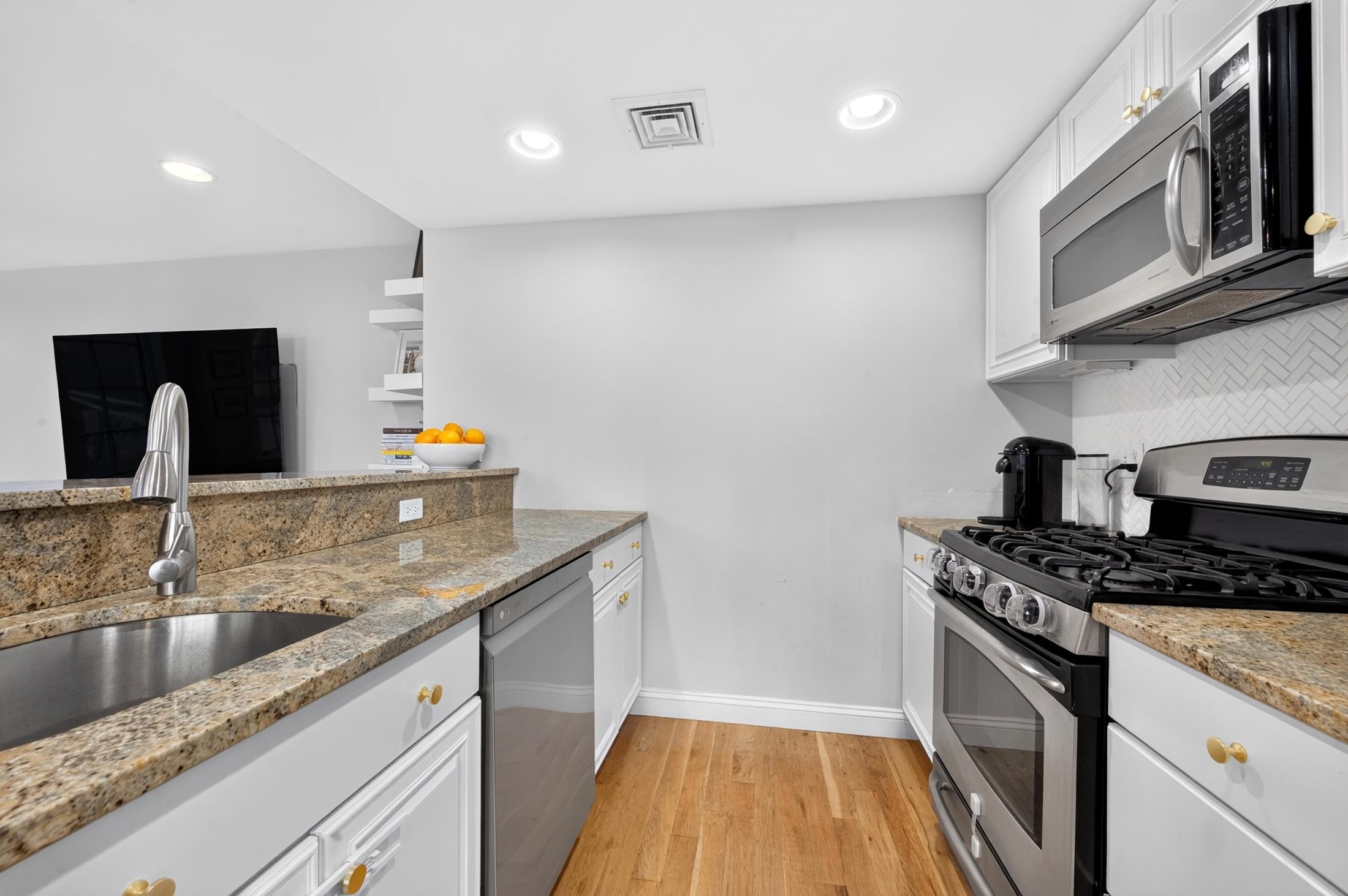 150 14TH ST Unit: 202