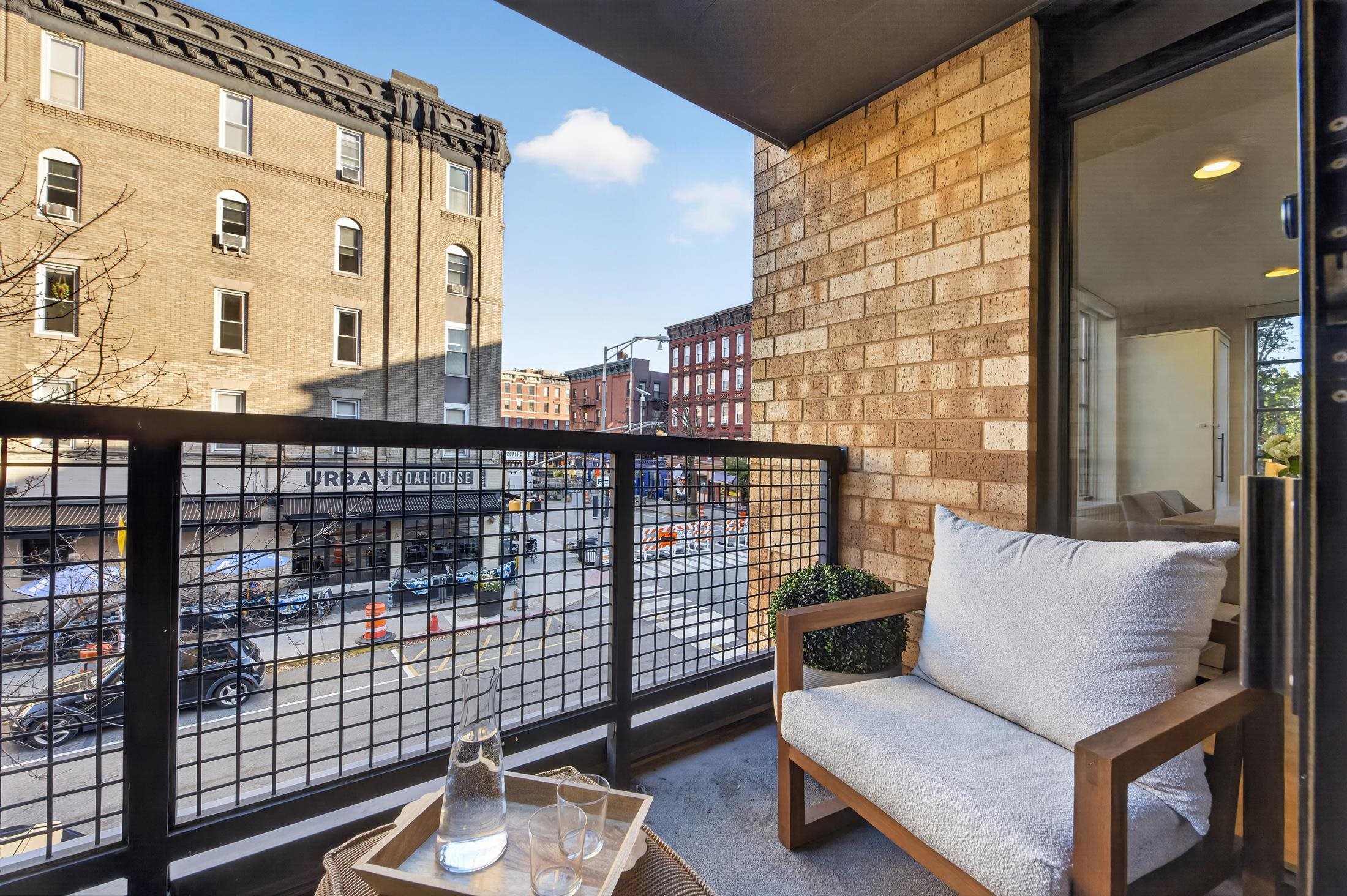 150 14TH ST Unit: 202
