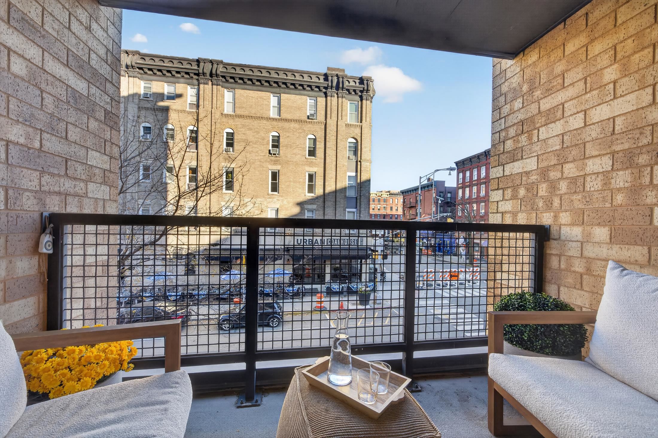 150 14TH ST Unit: 202