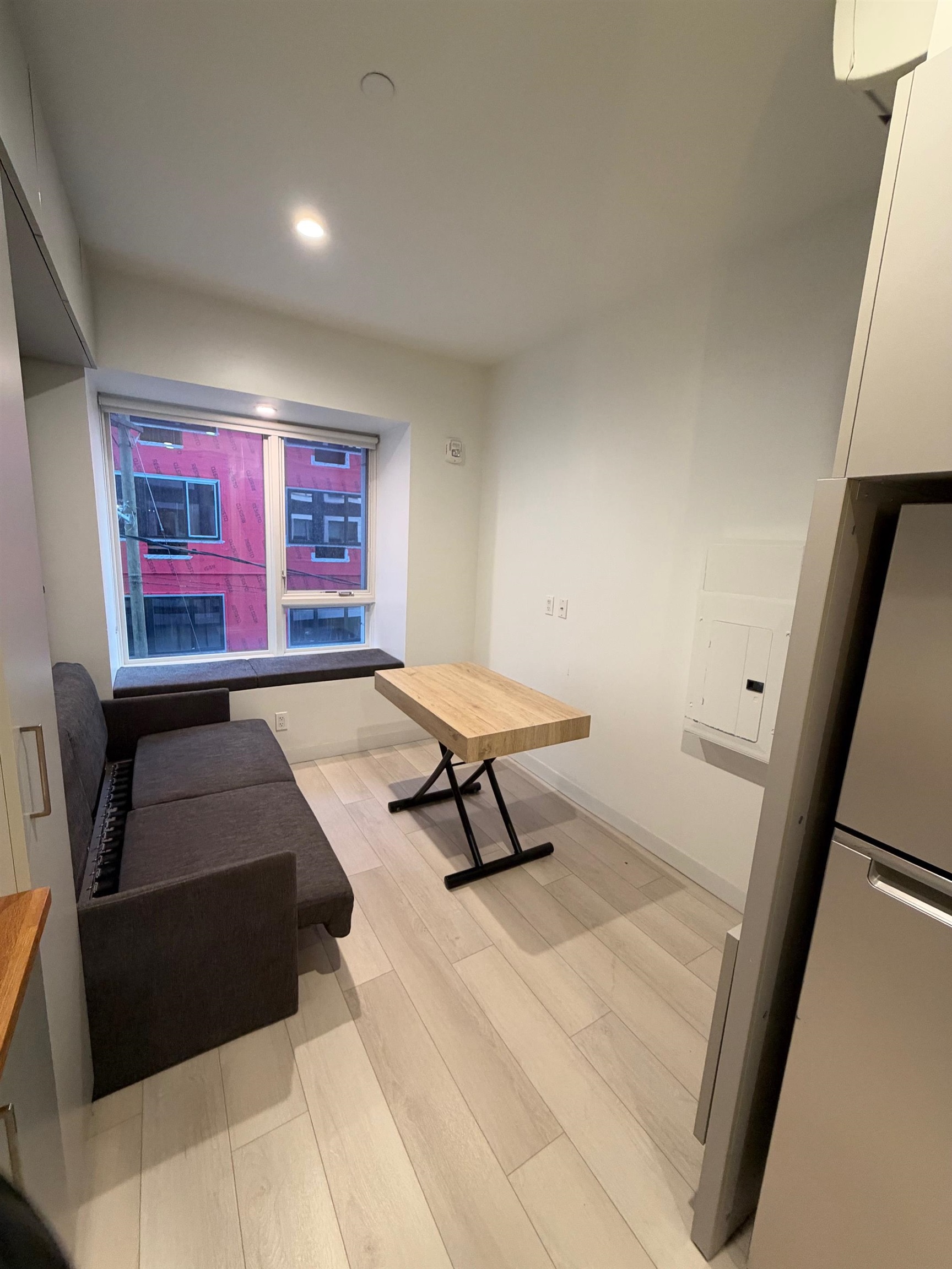 190 ACADEMY ST Unit: 702
