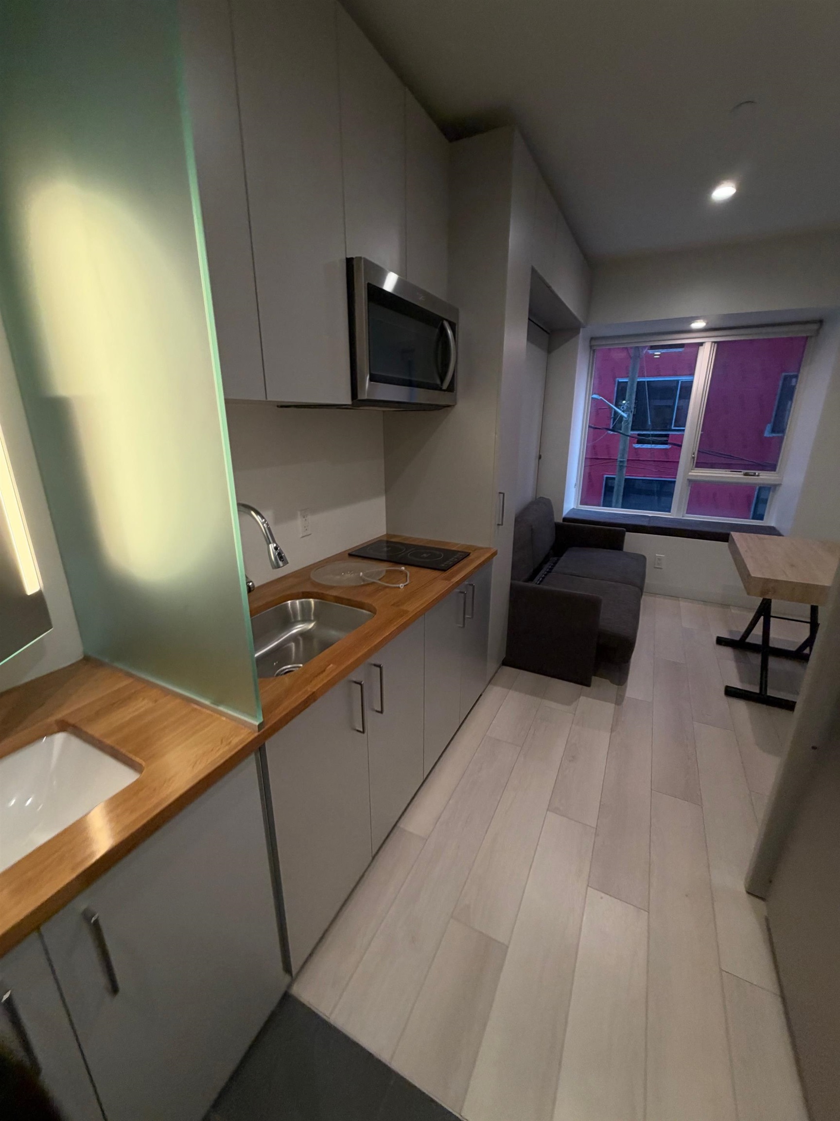 190 ACADEMY ST Unit: 702