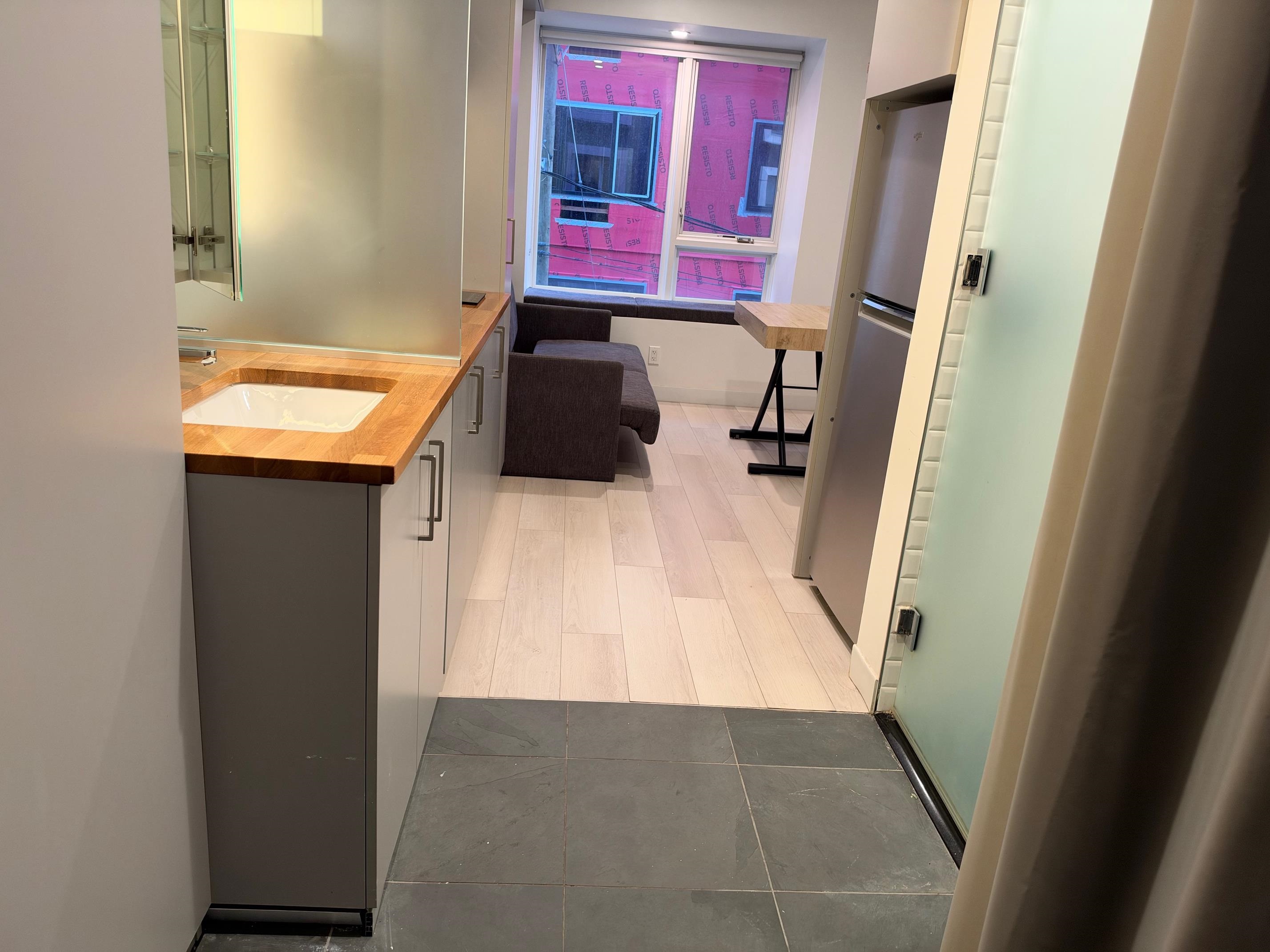 190 ACADEMY ST Unit: 702