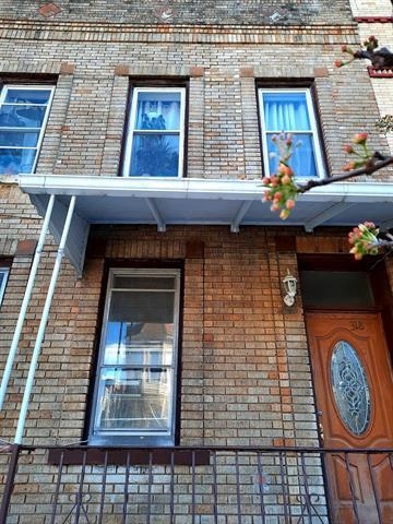 318 28TH ST Unit: 1R
