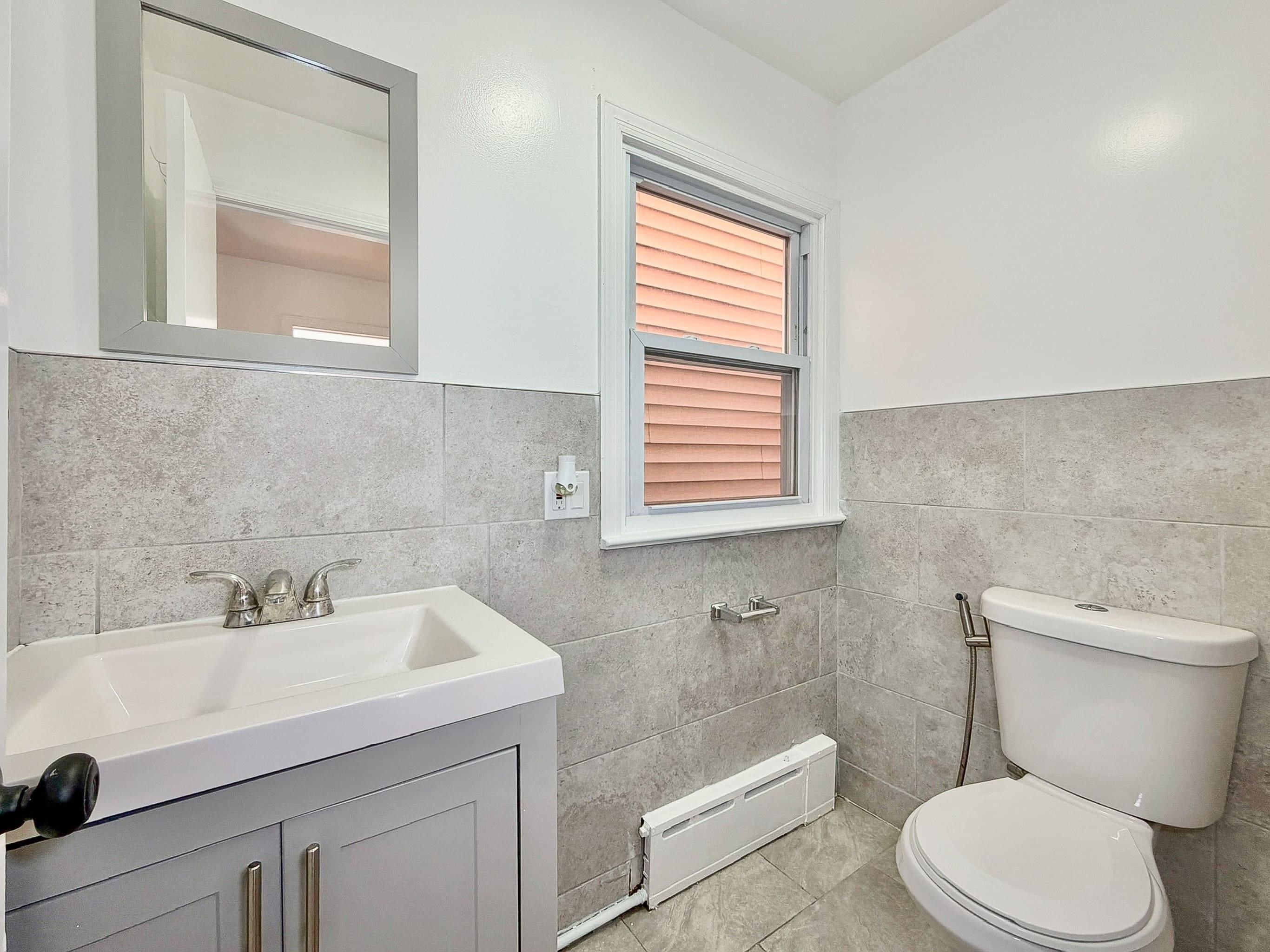 113 THORNE ST Unit: 1