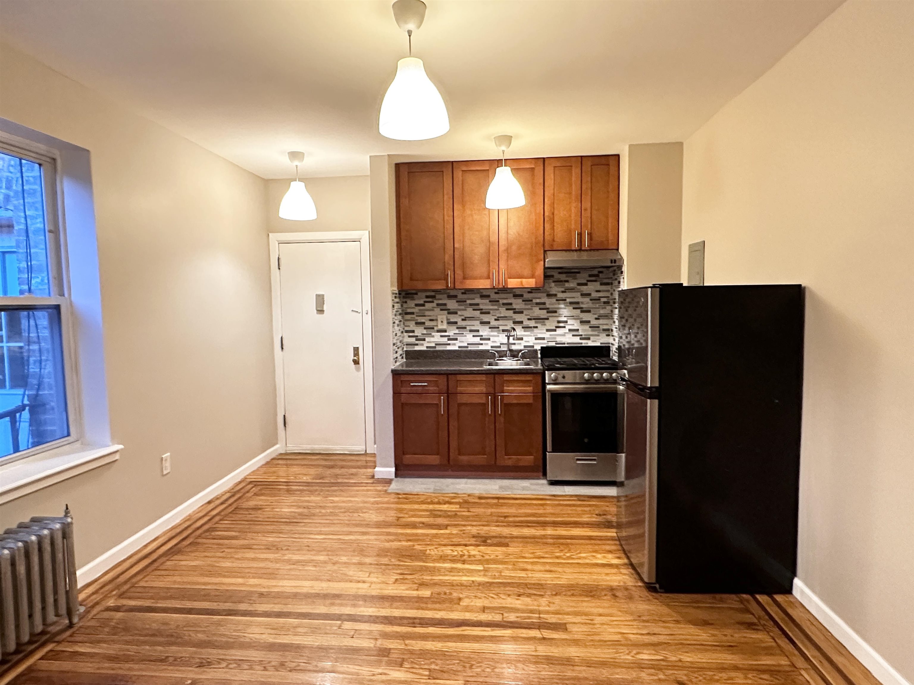 160 VROOM ST Unit: 6
