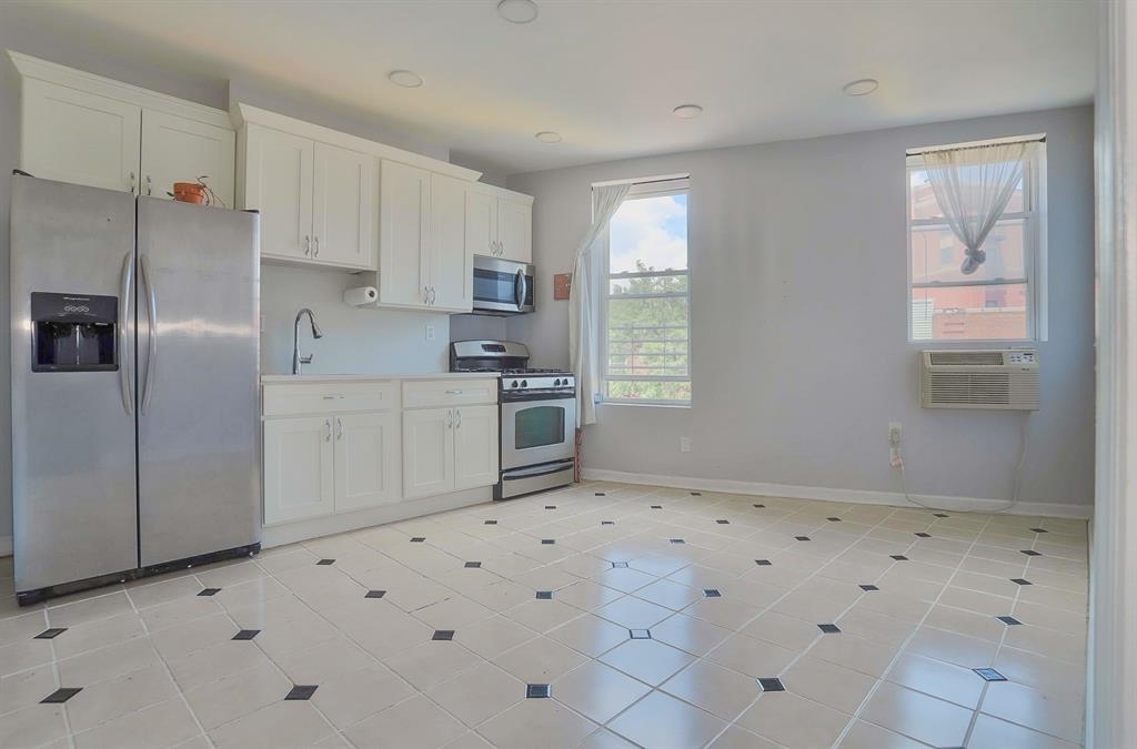 730 BERGEN AVE Unit: 2
