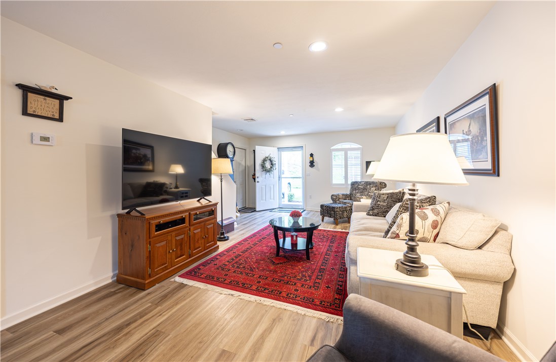 104 Aiden Ln 2