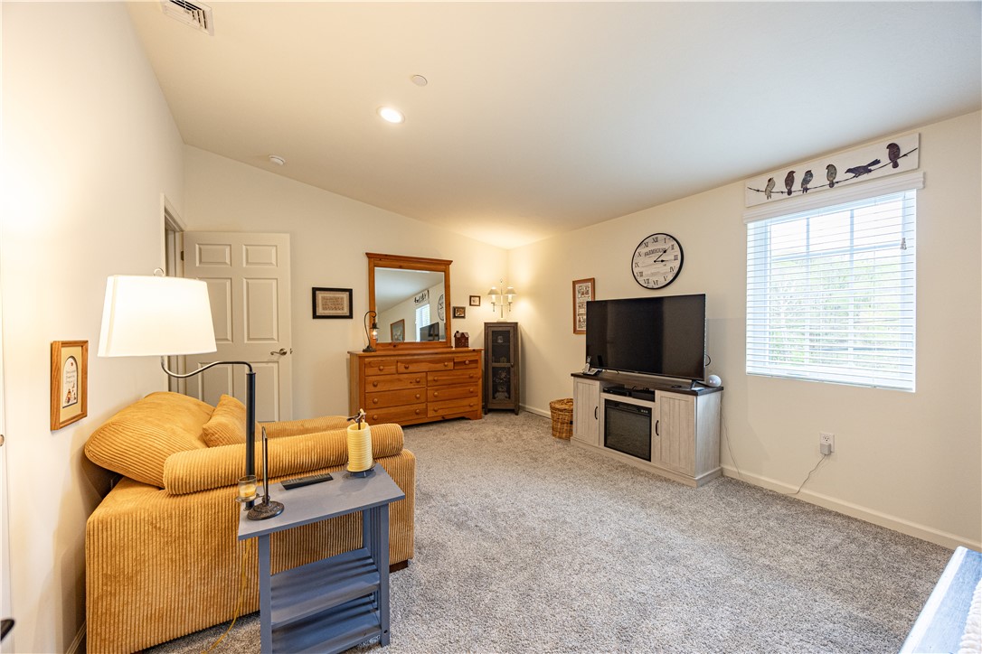 104 Aiden Ln 2