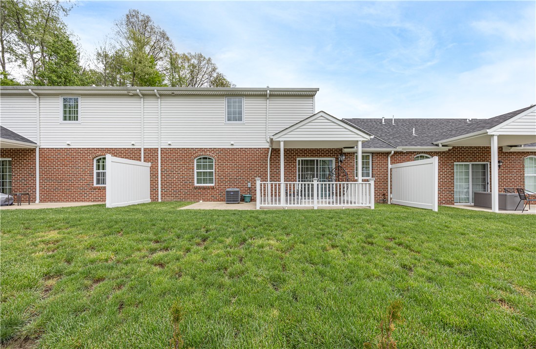 104 Aiden Ln 2
