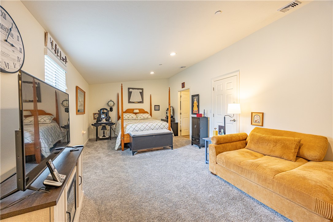 104 Aiden Ln 2