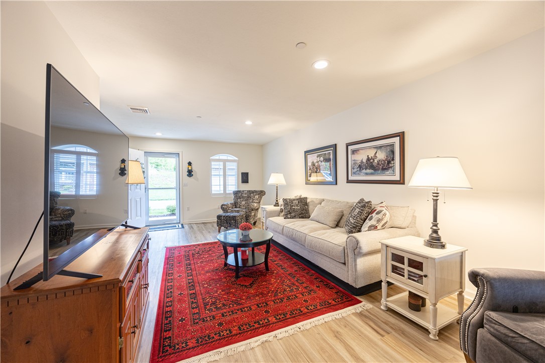104 Aiden Ln 2