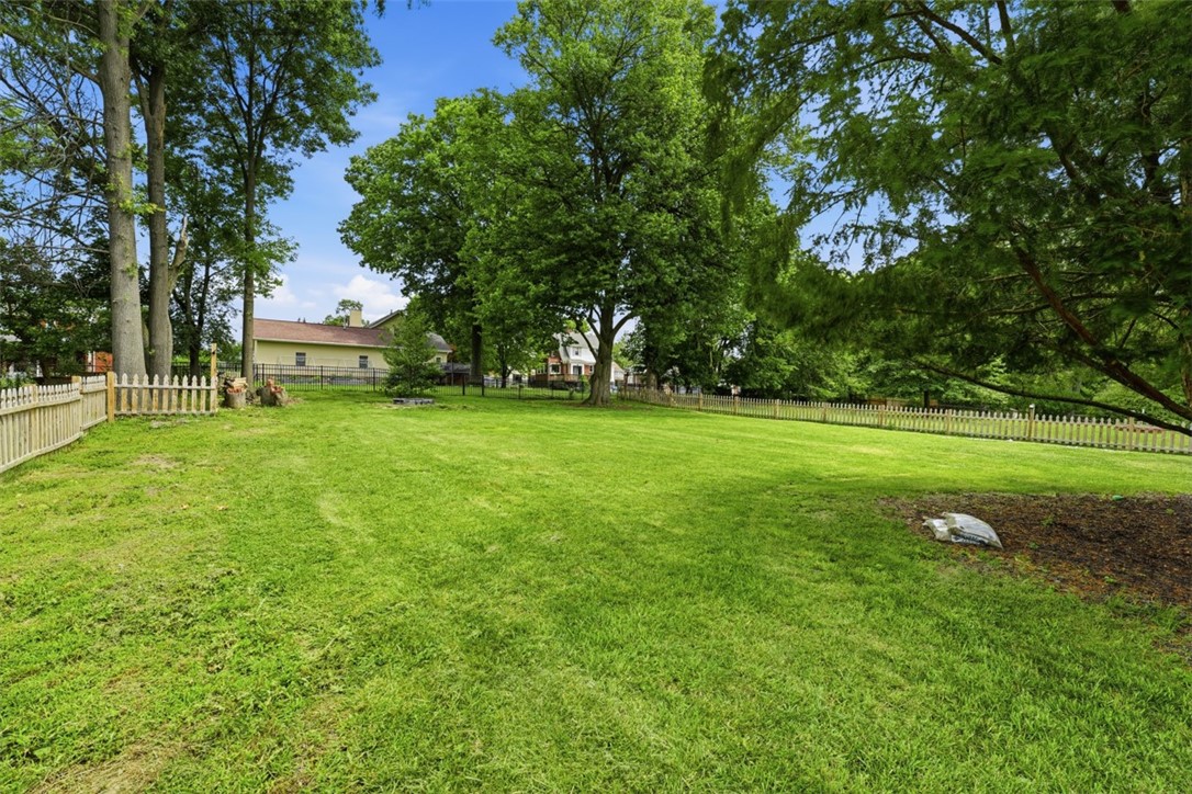212 Morewood Rd