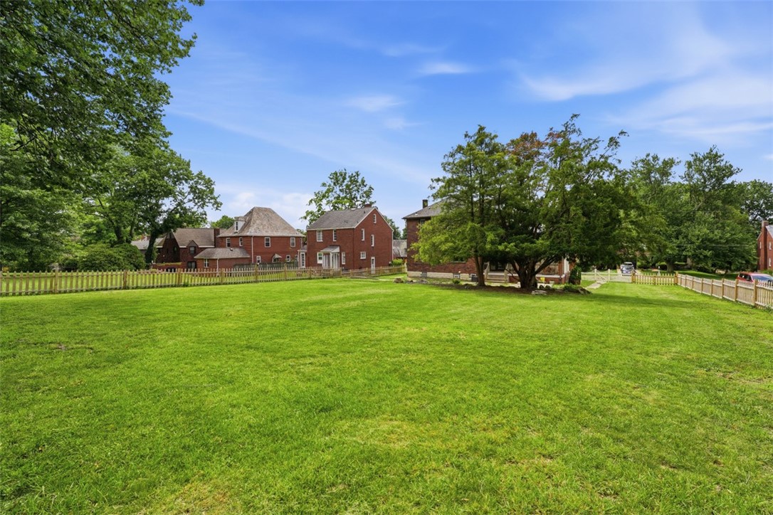 212 Morewood Rd