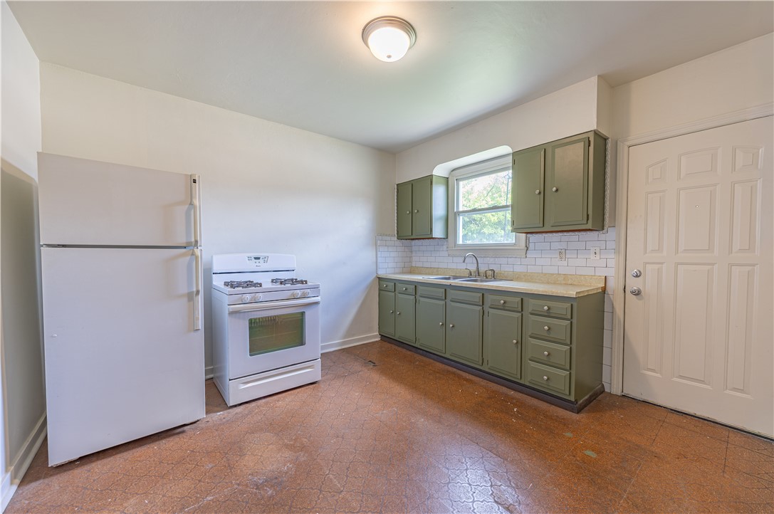 242-244 Center St