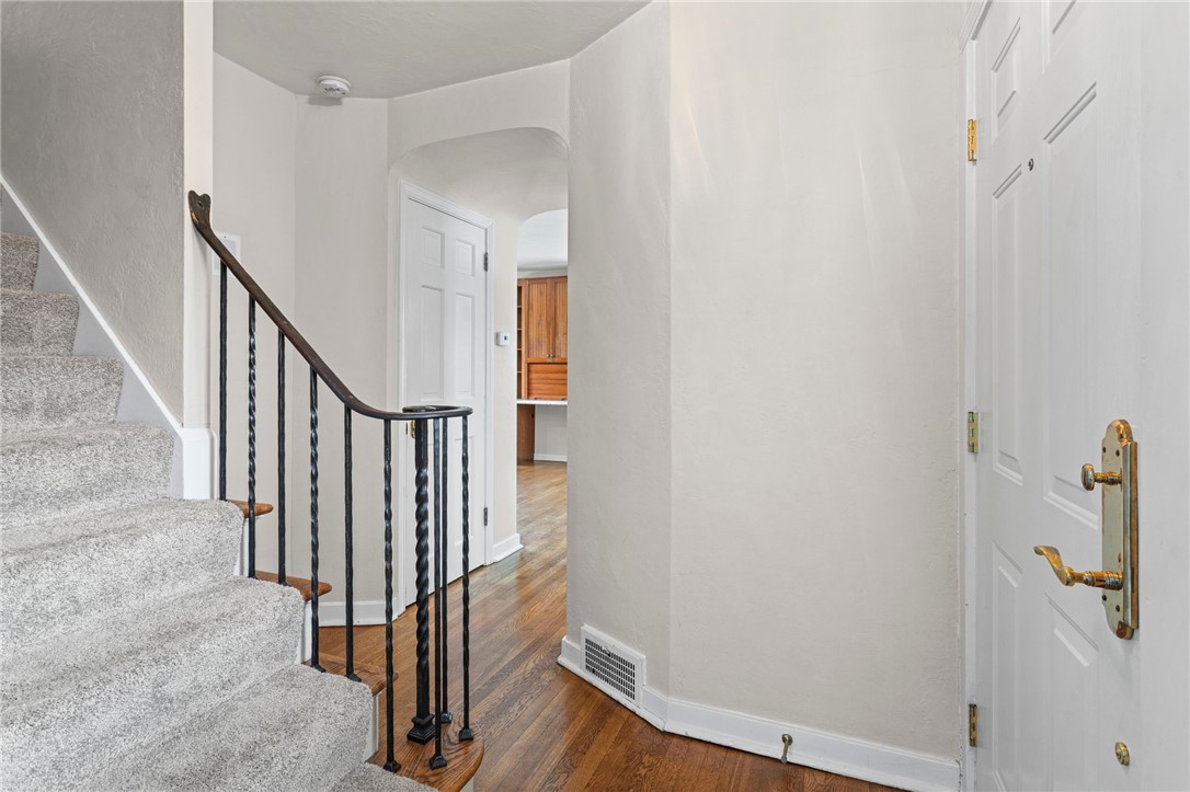595 Kenilworth Dr