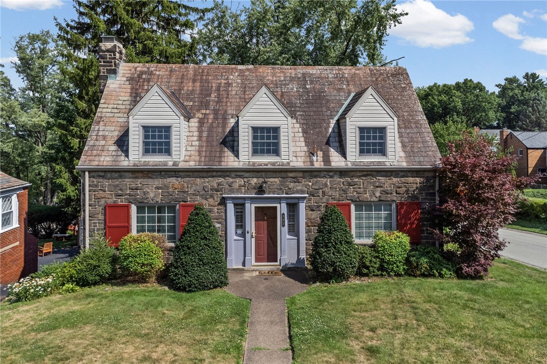 595 Kenilworth Dr
