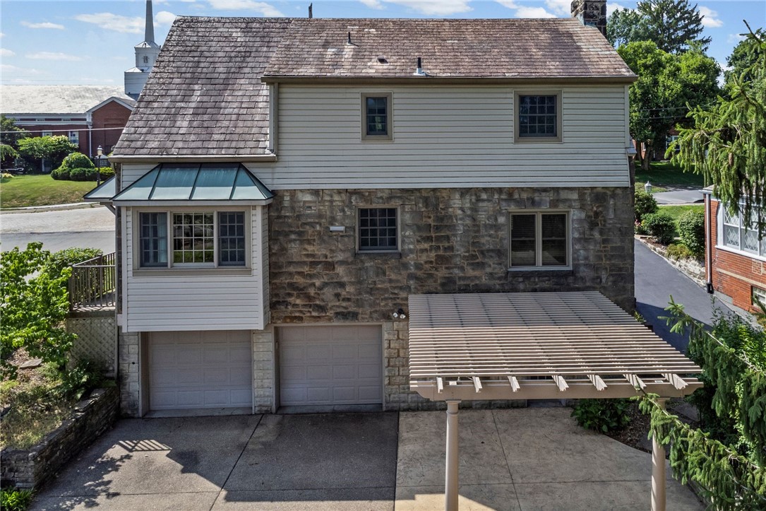 595 Kenilworth Dr