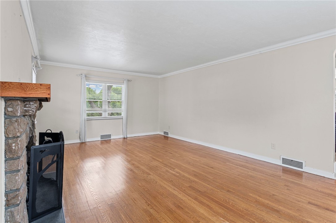 595 Kenilworth Dr