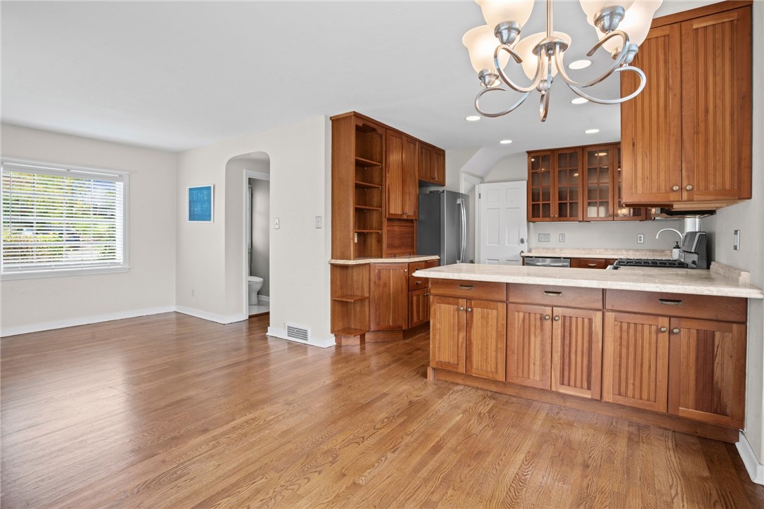 595 Kenilworth Dr