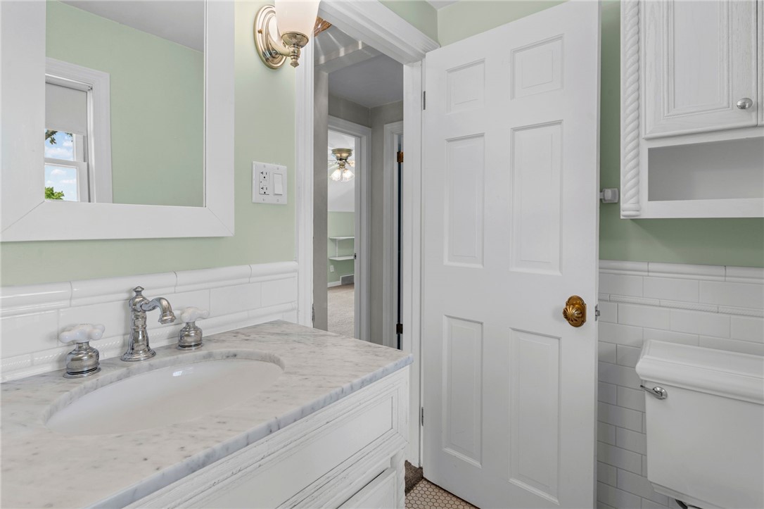 595 Kenilworth Dr