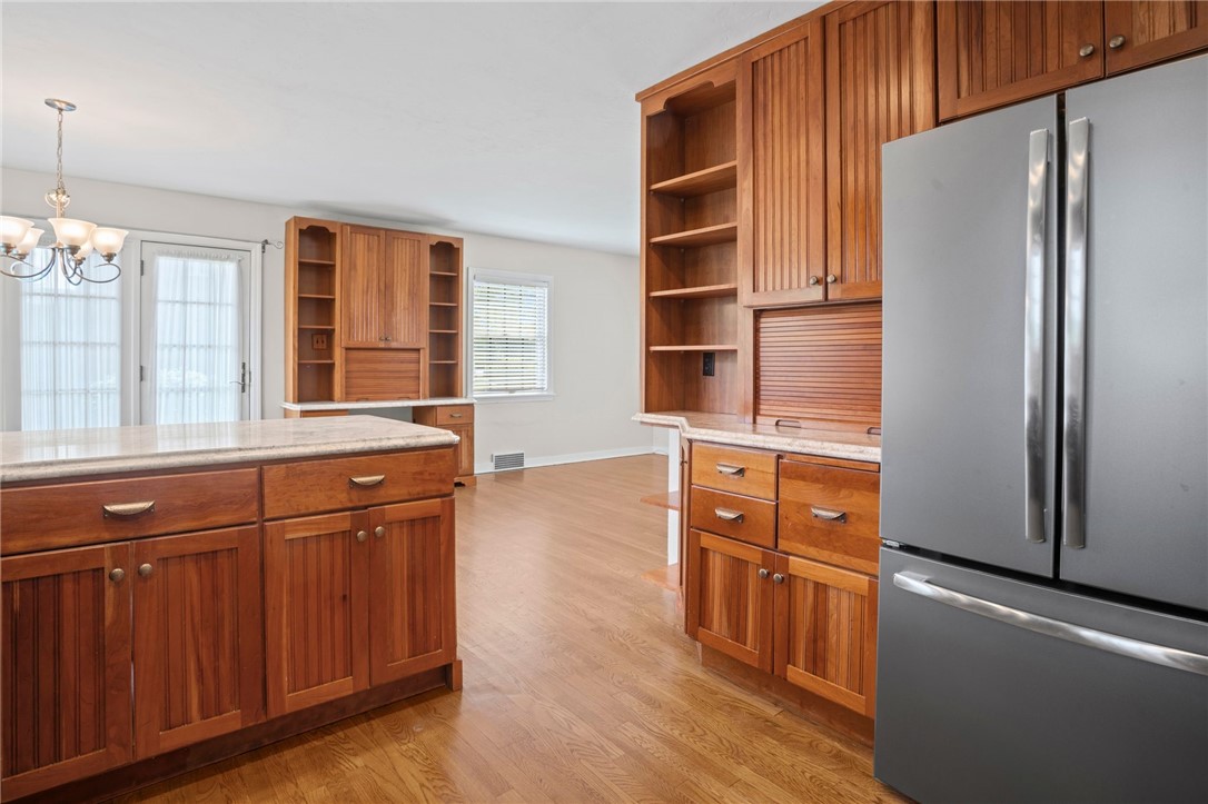 595 Kenilworth Dr