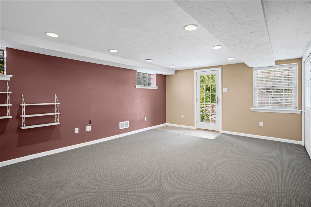 595 Kenilworth Dr