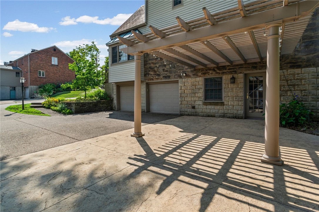 595 Kenilworth Dr